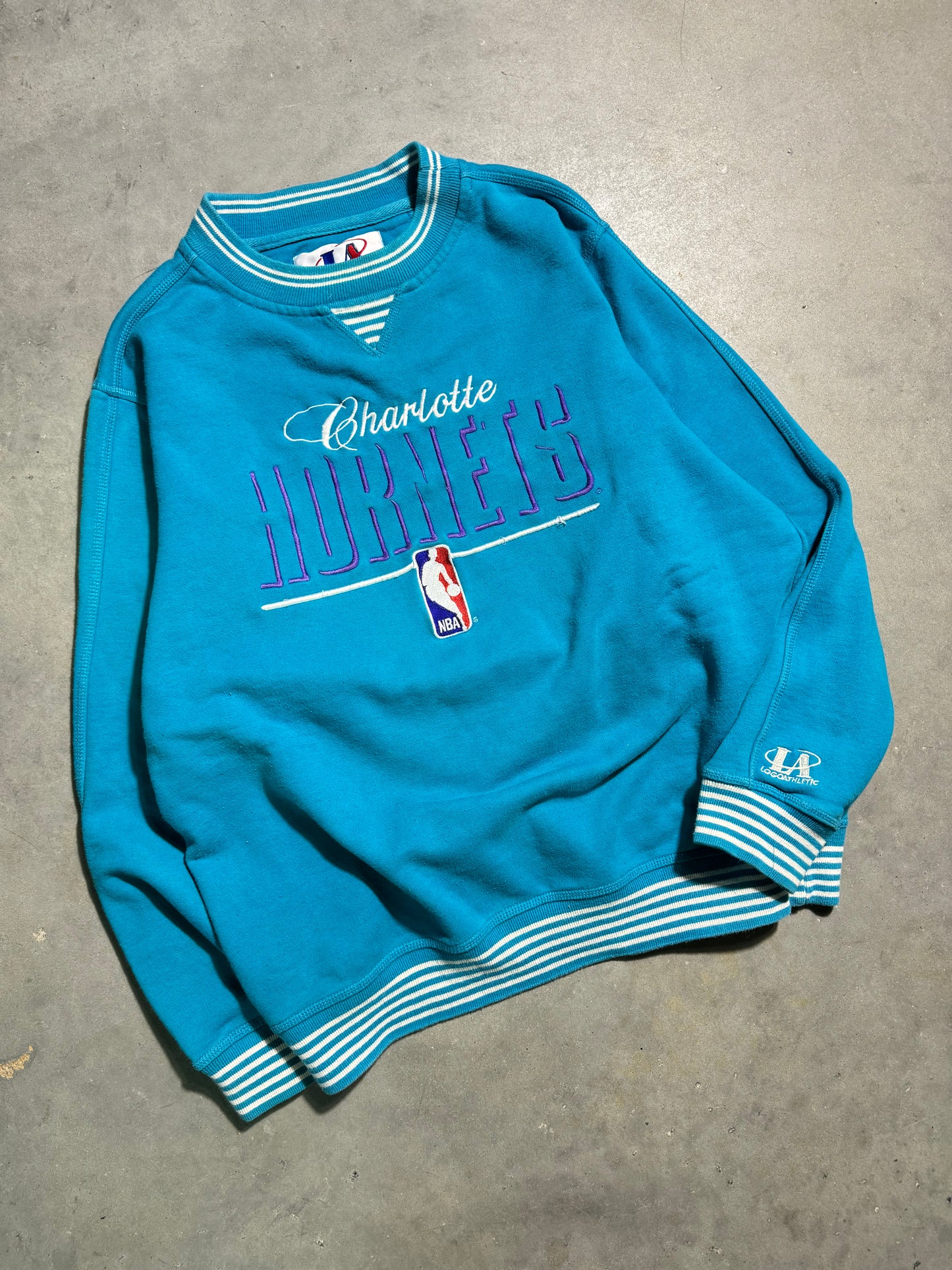 90’s Charlotte Hornets Vintage Teal Logo Athletic Embroidered Heavyweight NBA Crewneck (Large)
