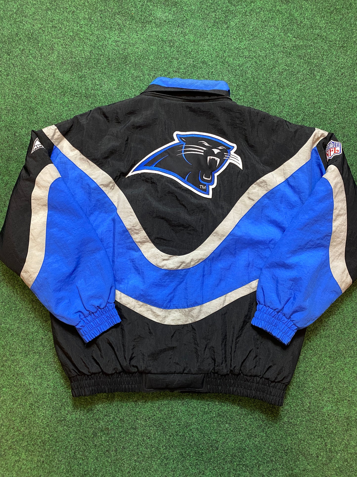 90’s Carolina Panthers NFL Apex One Wave Puffer Jacket (Medium)