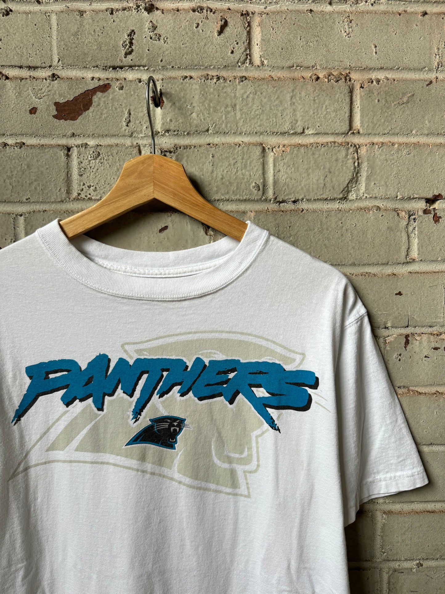 00’s Carolina Panthers Vintage White Cat Scratch Font Spellout NFL Tee (Medium)