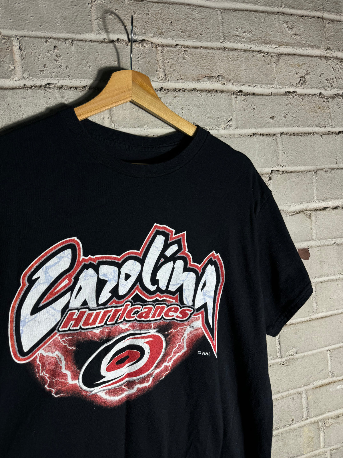 90’s Carolina Hurricanes Vintage Black Lightning Print NHL Hockey Tee (Medium)