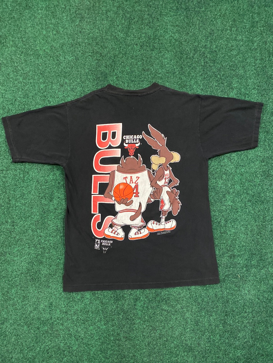90s Chicago Bulls Taz & Wylie Looney Tunes Vintage Black NBA Shirt (XL)