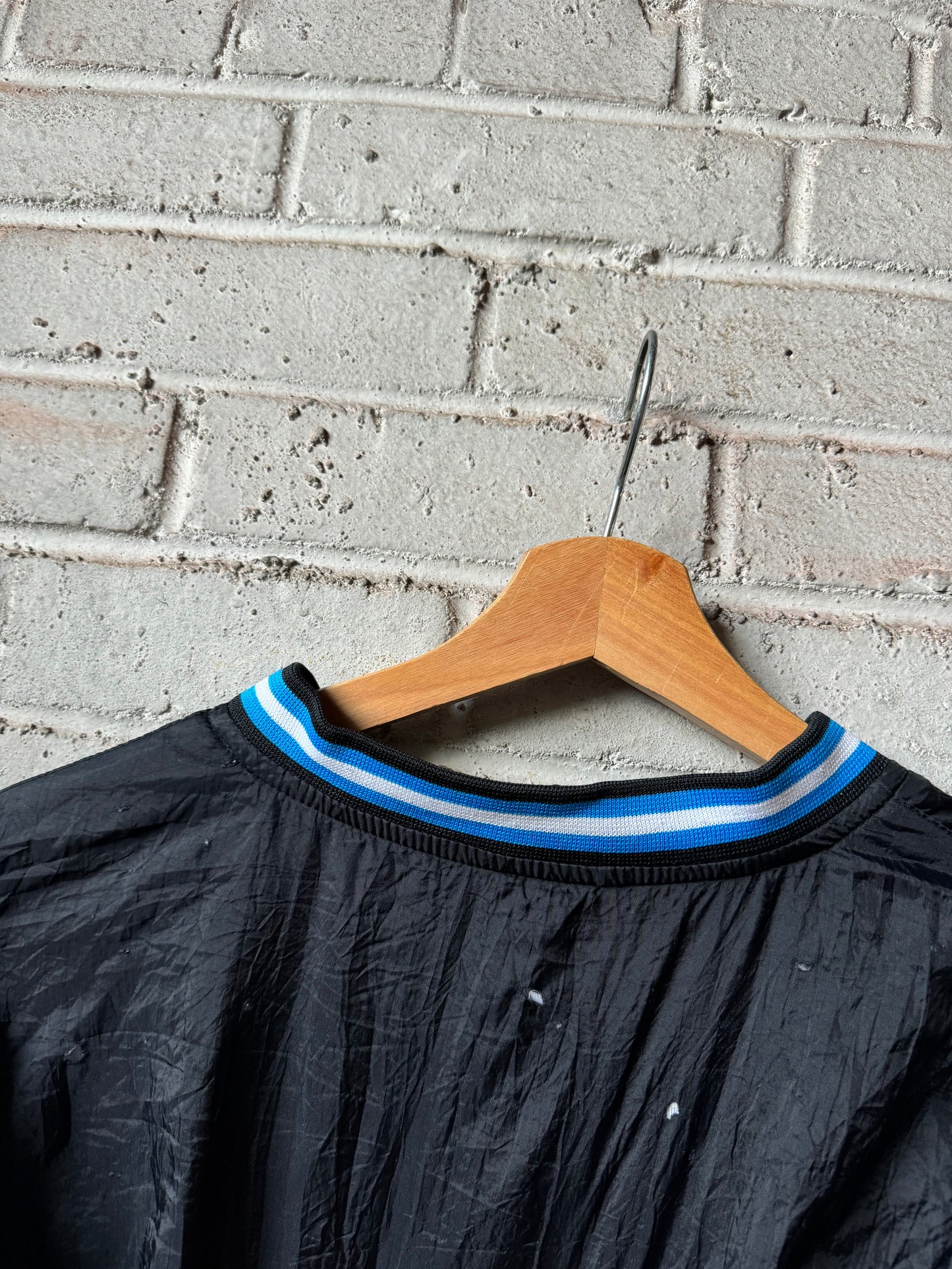 90’s Carolina Panthers Vintage Black Sleeve Striped NFL Windbreaker Pullover (Medium)