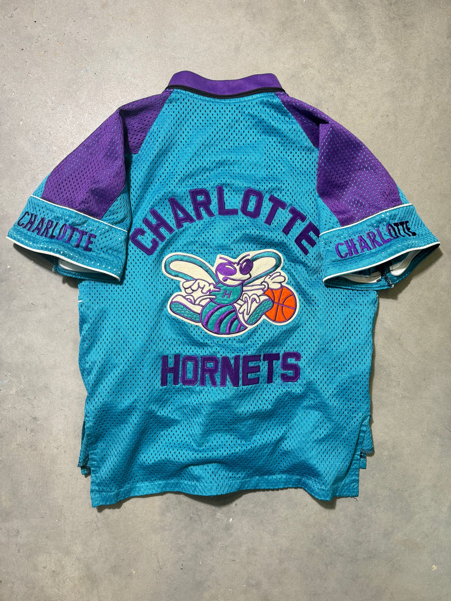 90’s Charlotte Hornets Vintage Tyrone Muggsy Bogues NBA Warm Up Style Top (Medium)