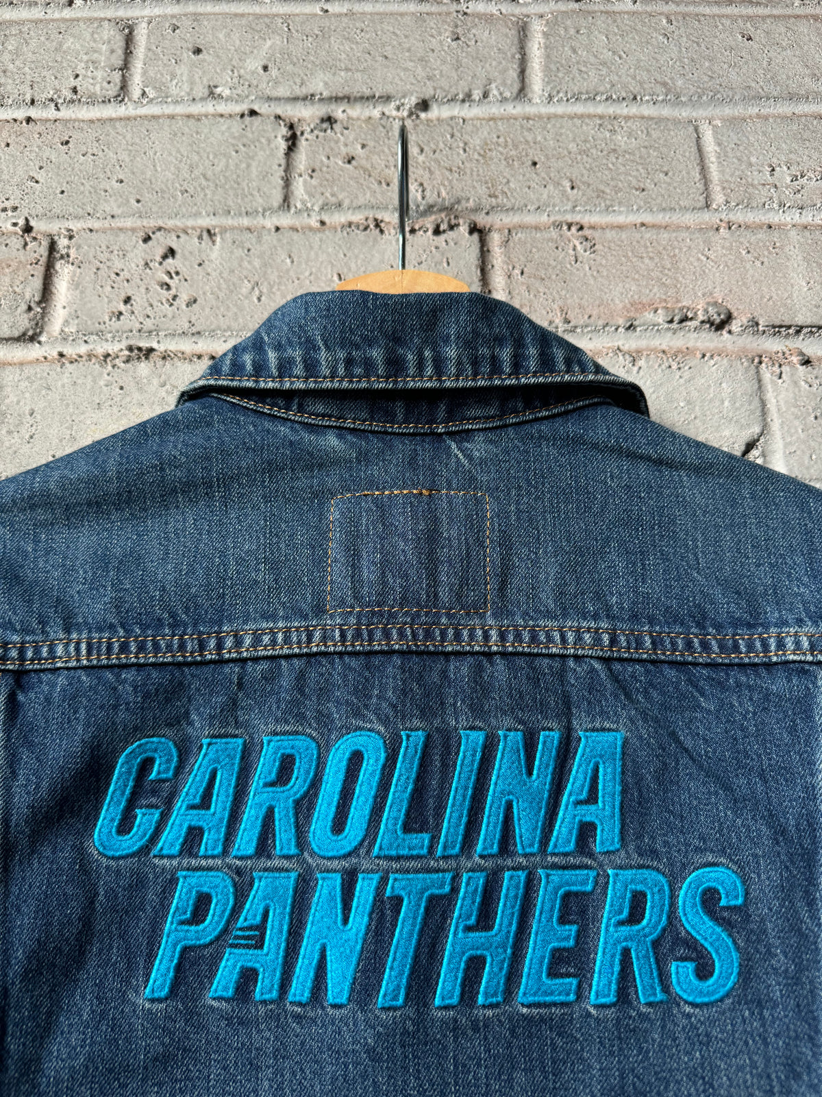 Carolina Panthers x Levi’s NFL Denim Jean Jacket (Women’s Medium)