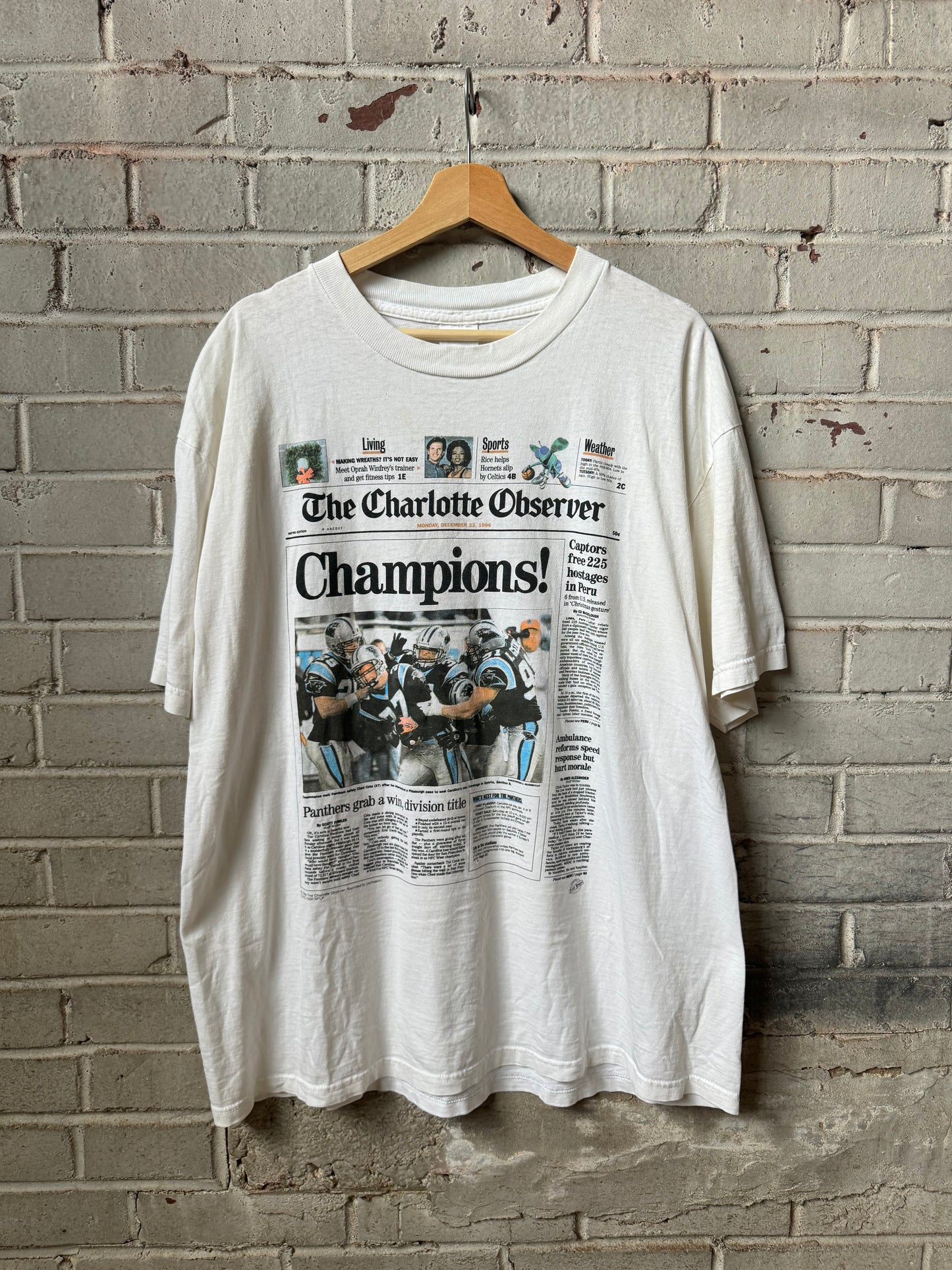 1996 Carolina Panthers Vintage White Charlotte Observer “Champions!” NFC West Division Champions Newspaper Clip NFL Tee (XL)