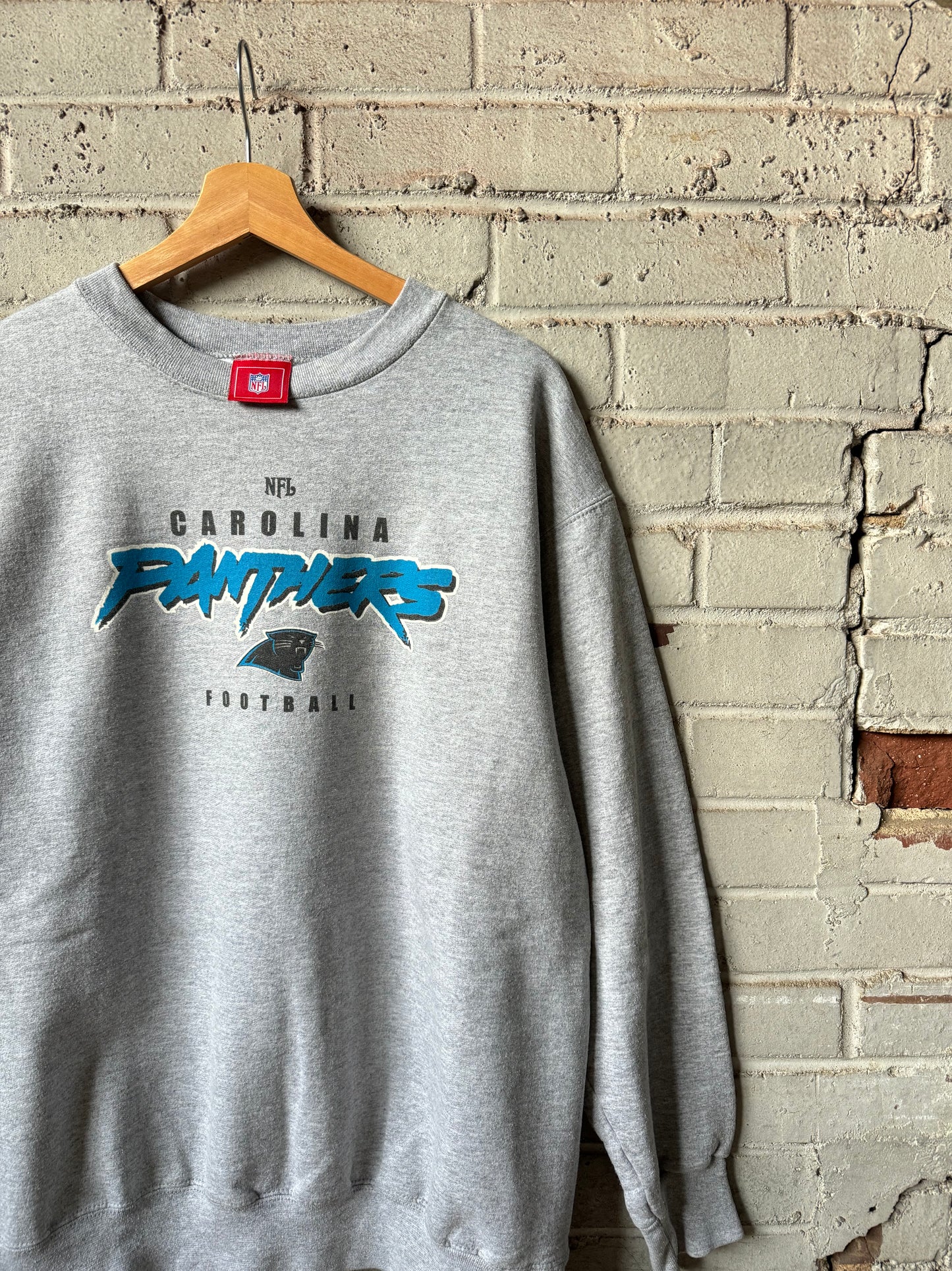 00’s Carolina Panthers Vintage Heather Grey Cat Scratch Font NFL Logo Crewneck (Medium)