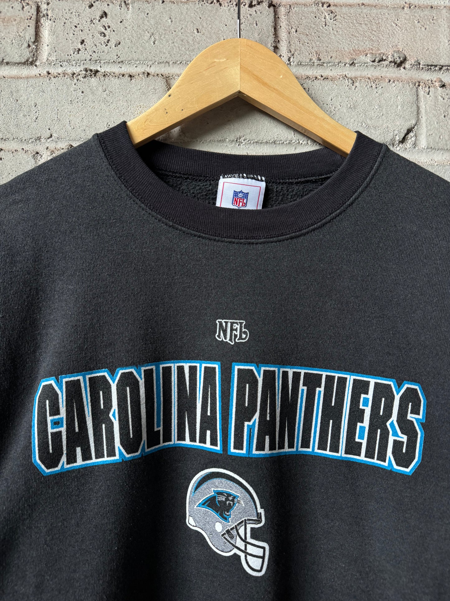 00’s Carolina Panthers Vintage Faded Black Spellout NFL Crewneck (Medium)