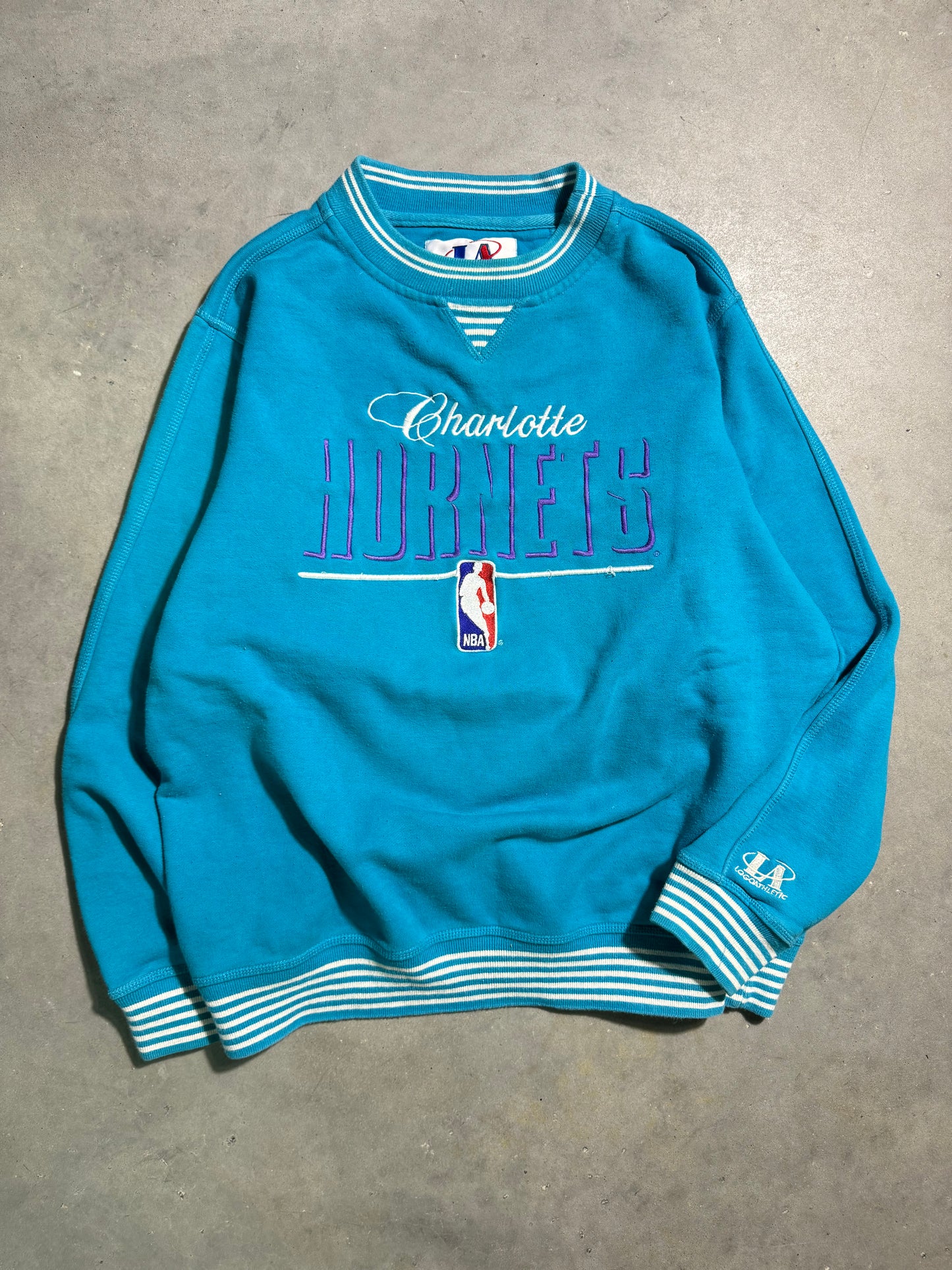 90’s Charlotte Hornets Vintage Teal Logo Athletic Embroidered Heavyweight NBA Crewneck (Large)