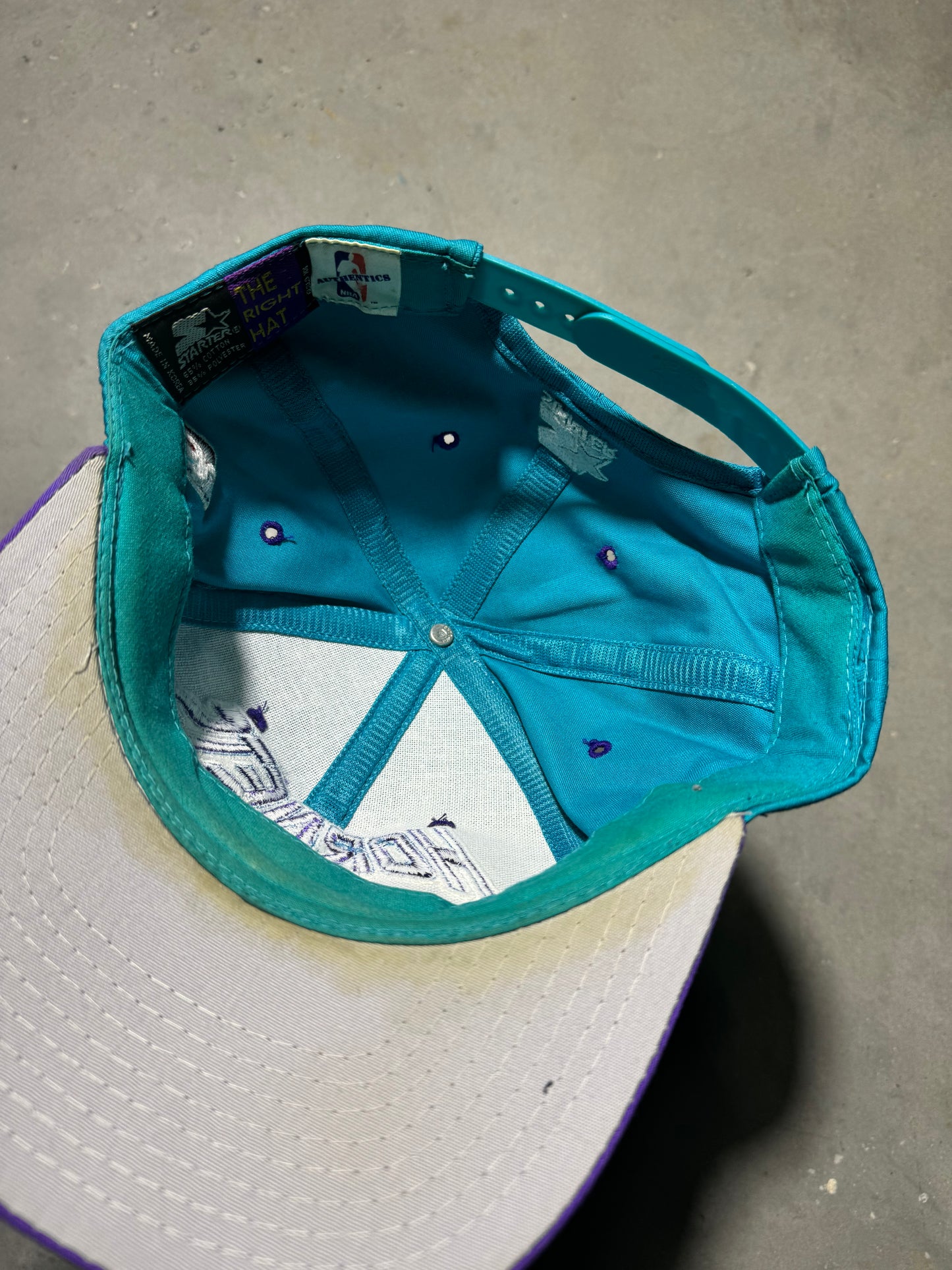 90’s Charlotte Hornets Vintage Teal Purple Starter Distressed NBA Snapback Hat (OSFA)