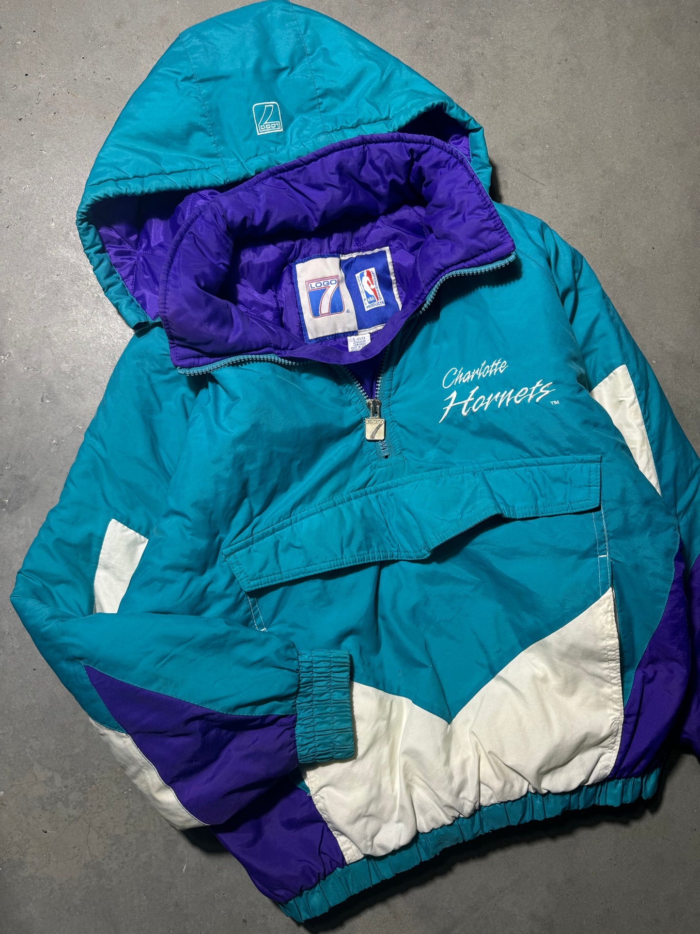 90’s Charlotte Hornets Vintage Teal Colorblocked Half Zip Logo 7 NBA Pullover Puffer Jacket (Large)