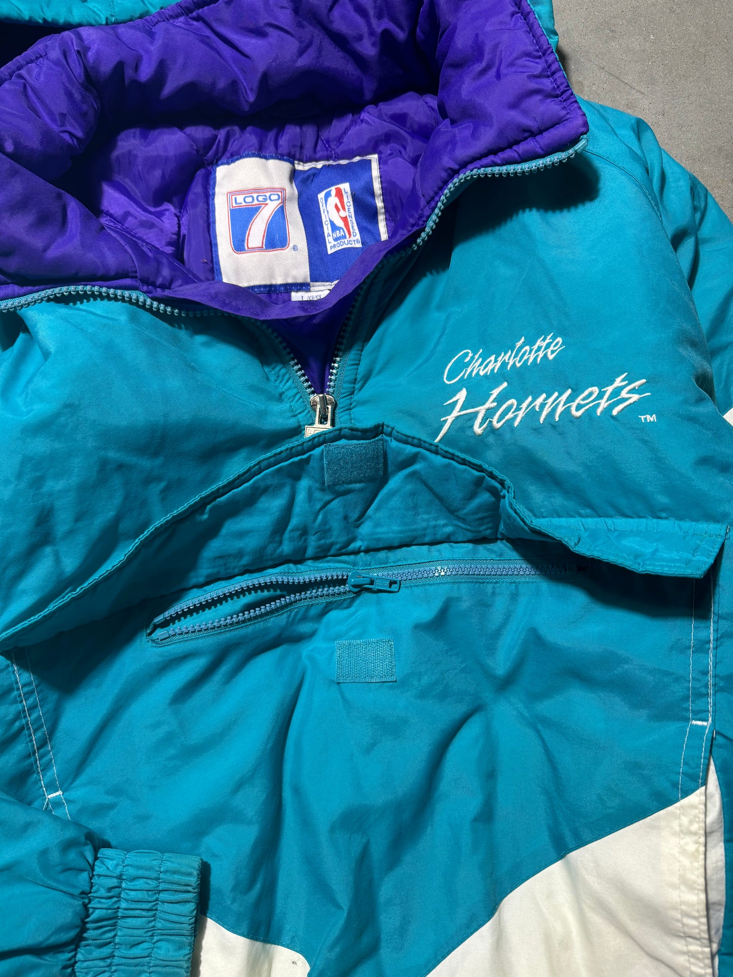 90’s Charlotte Hornets Vintage Teal Colorblocked Half Zip Logo 7 NBA Pullover Puffer Jacket (Large)