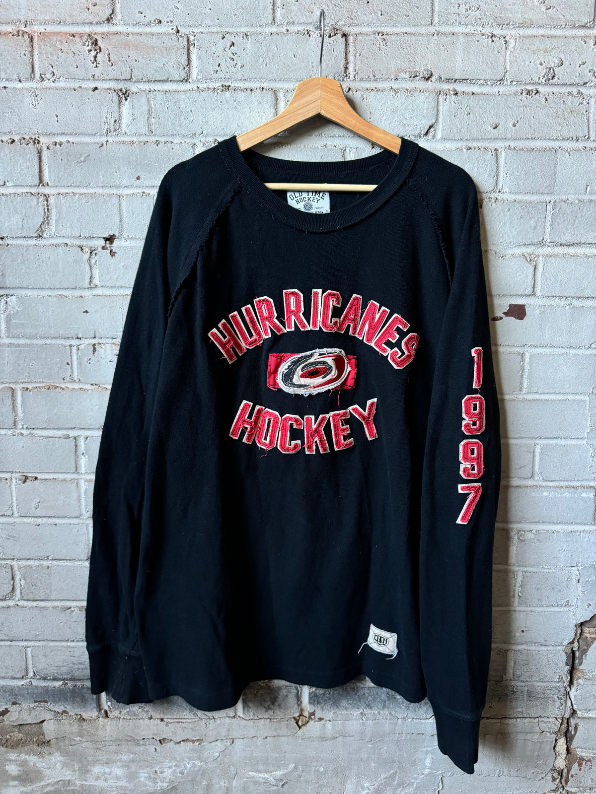 2010’s Carolina Hurricanes Old Time Hockey Established 1997 Heavyweight NHL Longsleeve Tee (XL)