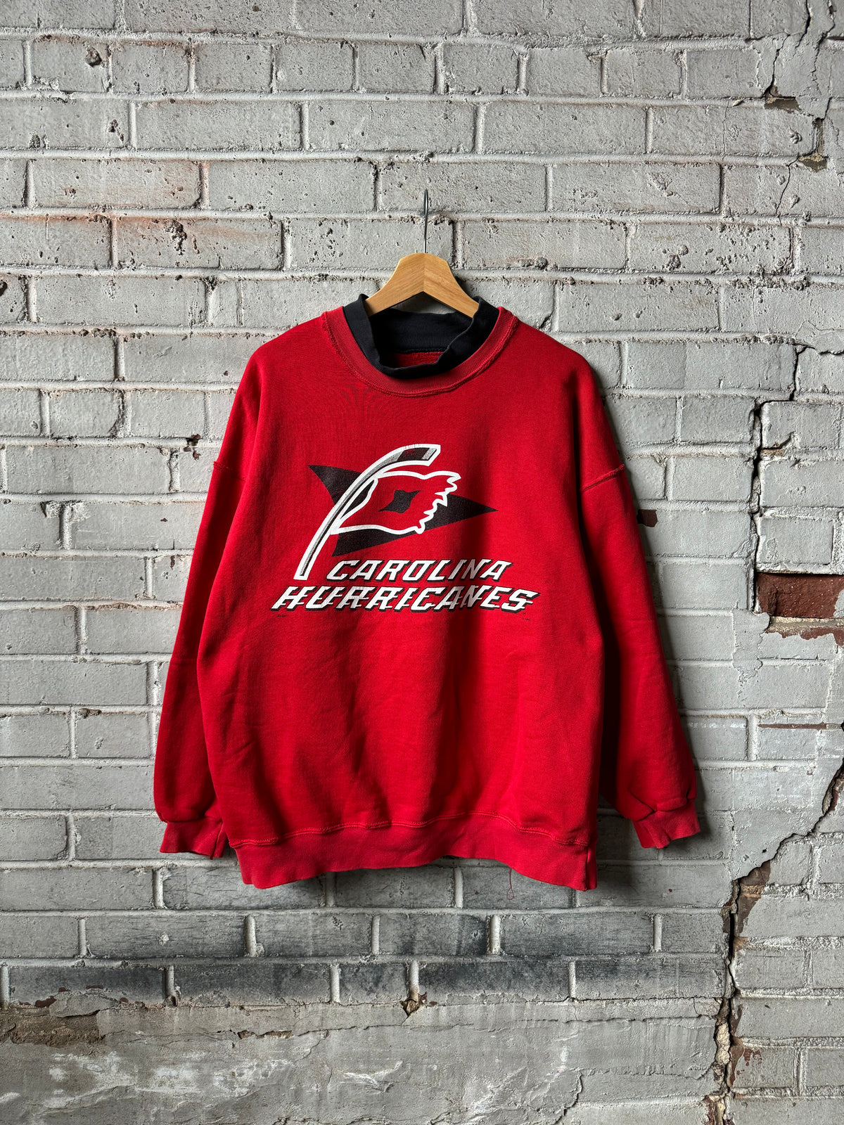 90’s Carolina Hurricanes Vintage Red Warning Flag Alternate Logo Mock Neck NHL Crewneck (XL)