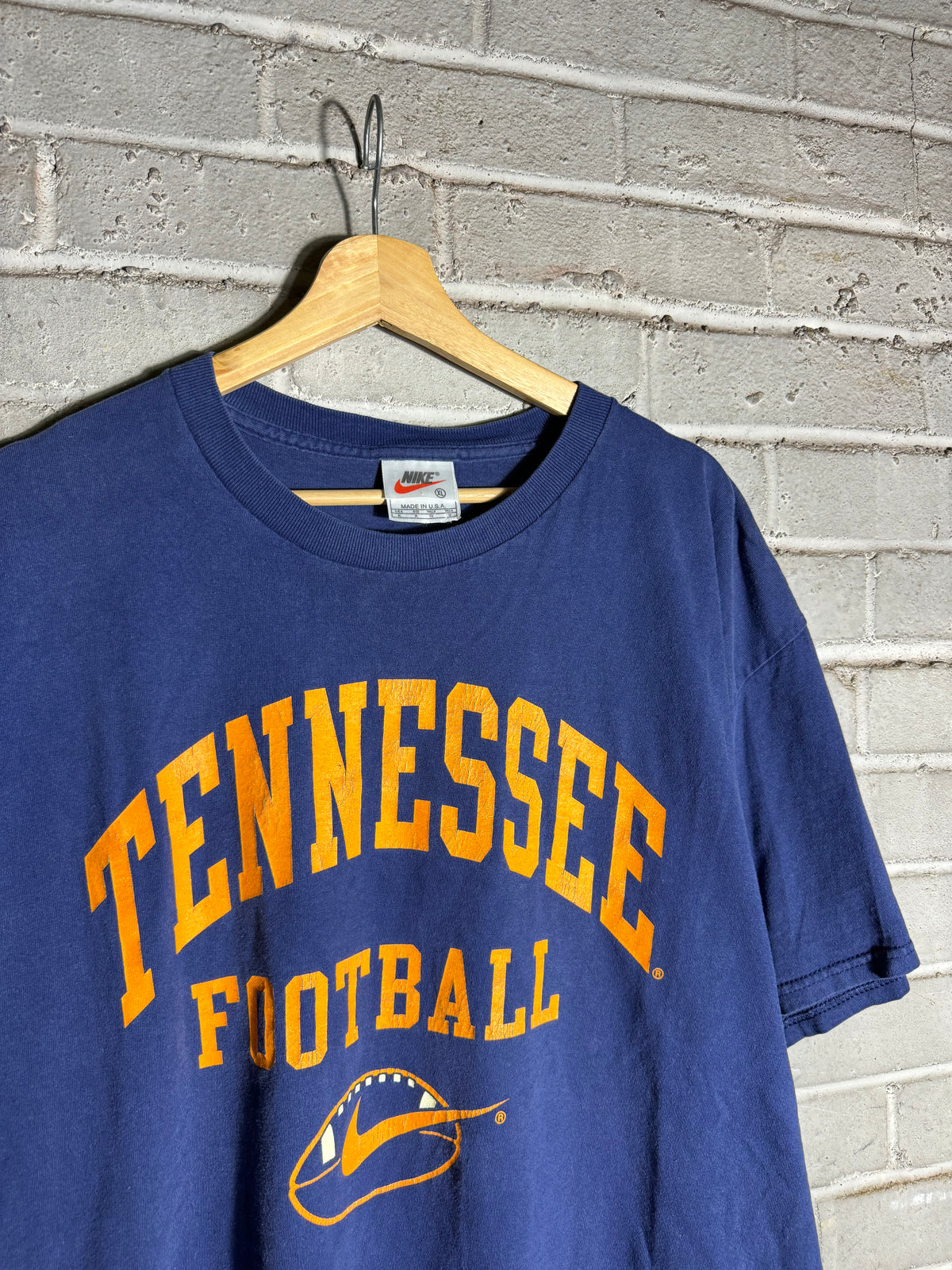 90’s Tennessee Volunteers Football Vintage Navy Nike Team Sports College Tee (XL)