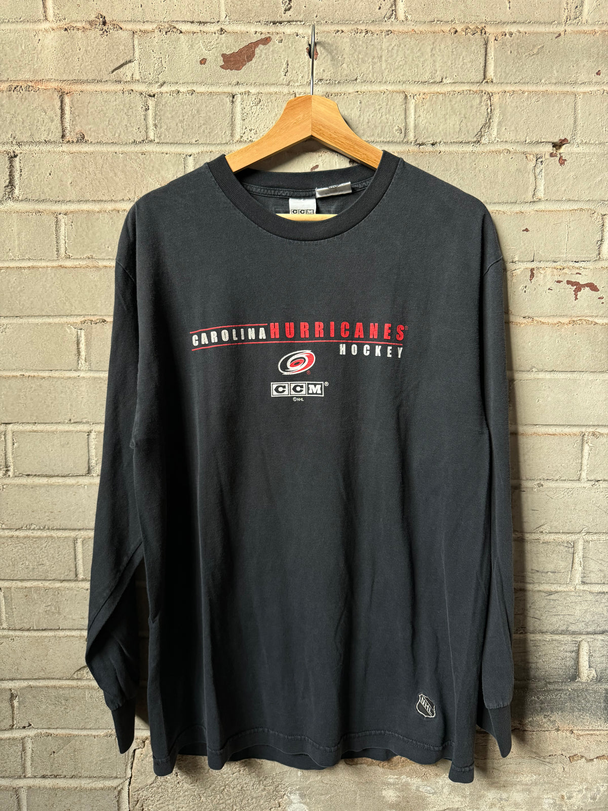 00’s Carolina Hurricanes Vintage Black CCM Big Logo NHL Longsleeve Tee (Large)