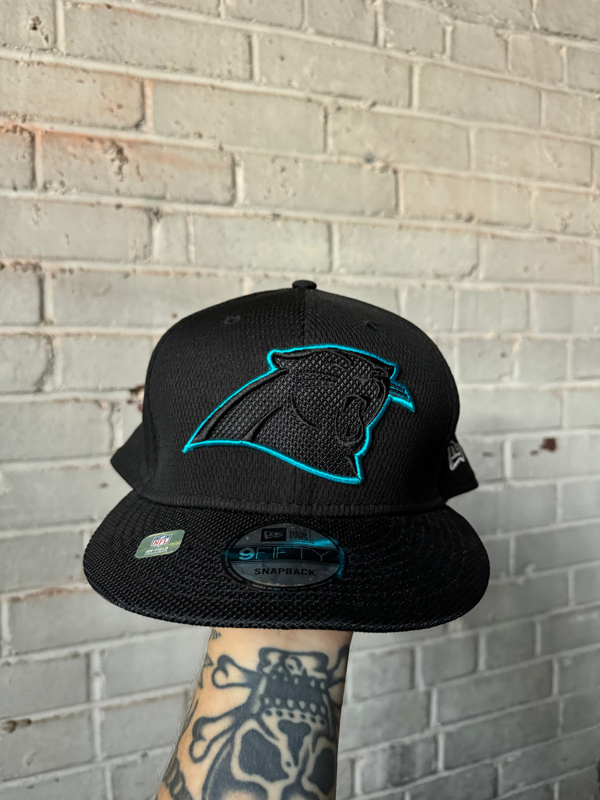 2021 Carolina Panthers Black Mesh New Era NFL Sideline Snapback Hat (OSFA)