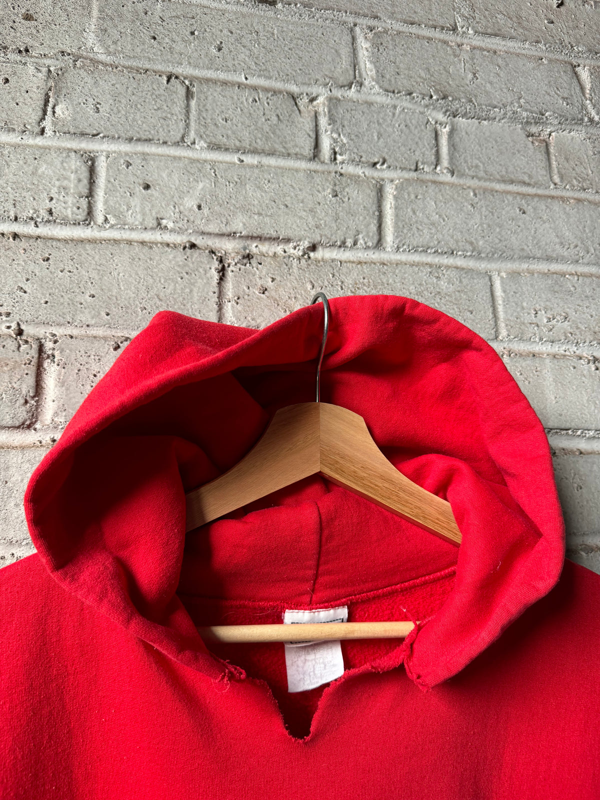 00’s Carolina Hurricanes Vintage Red Big Logo Split Neckline NHL Hockey Hoodie (Large)