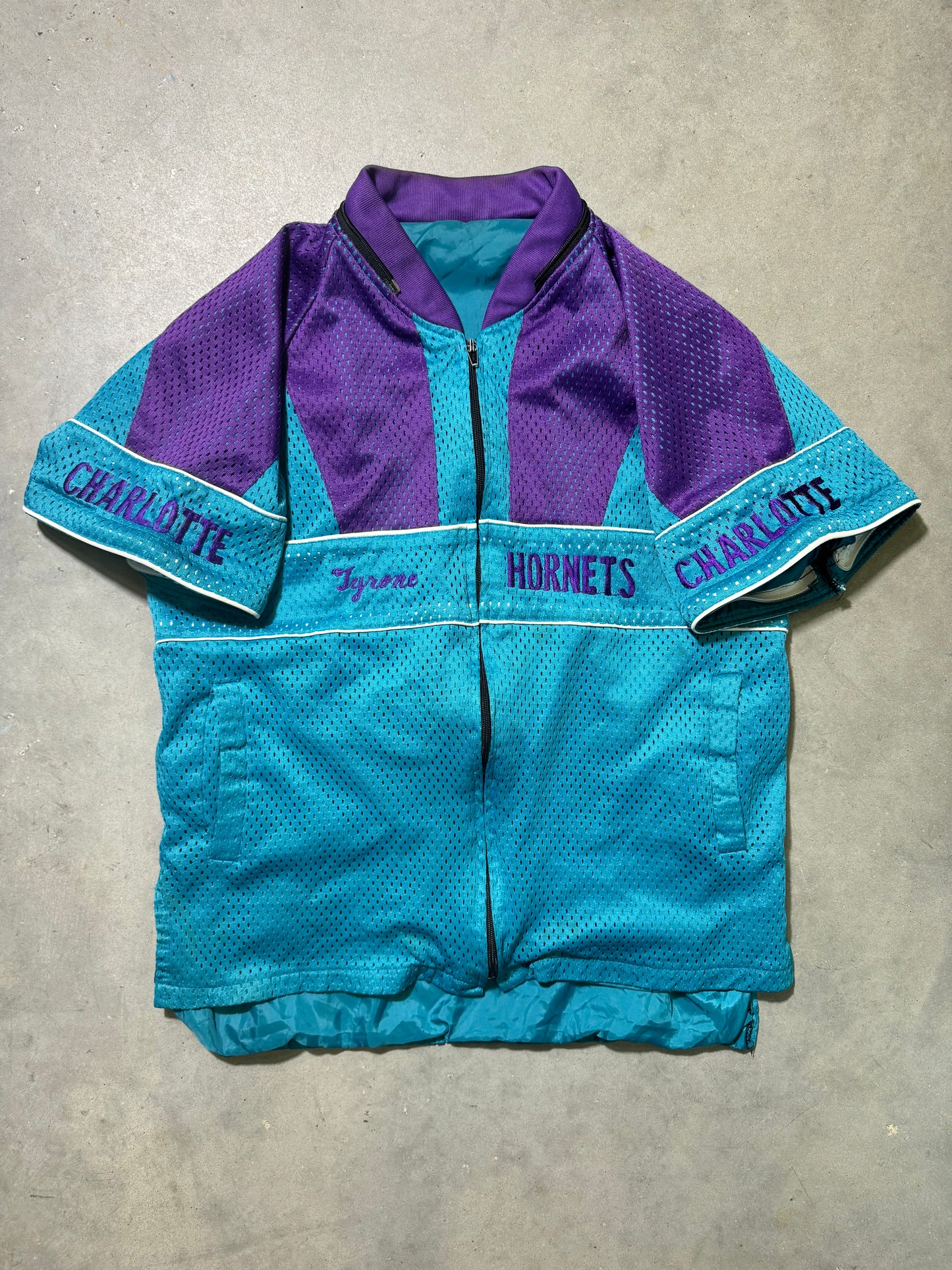 90’s Charlotte Hornets Vintage Tyrone Muggsy Bogues NBA Warm Up Style Top (Medium)