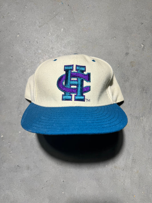 90’s Charlotte Hornets Vintage Cream Teal New Era NBA Fitted Hat (7 3/8)