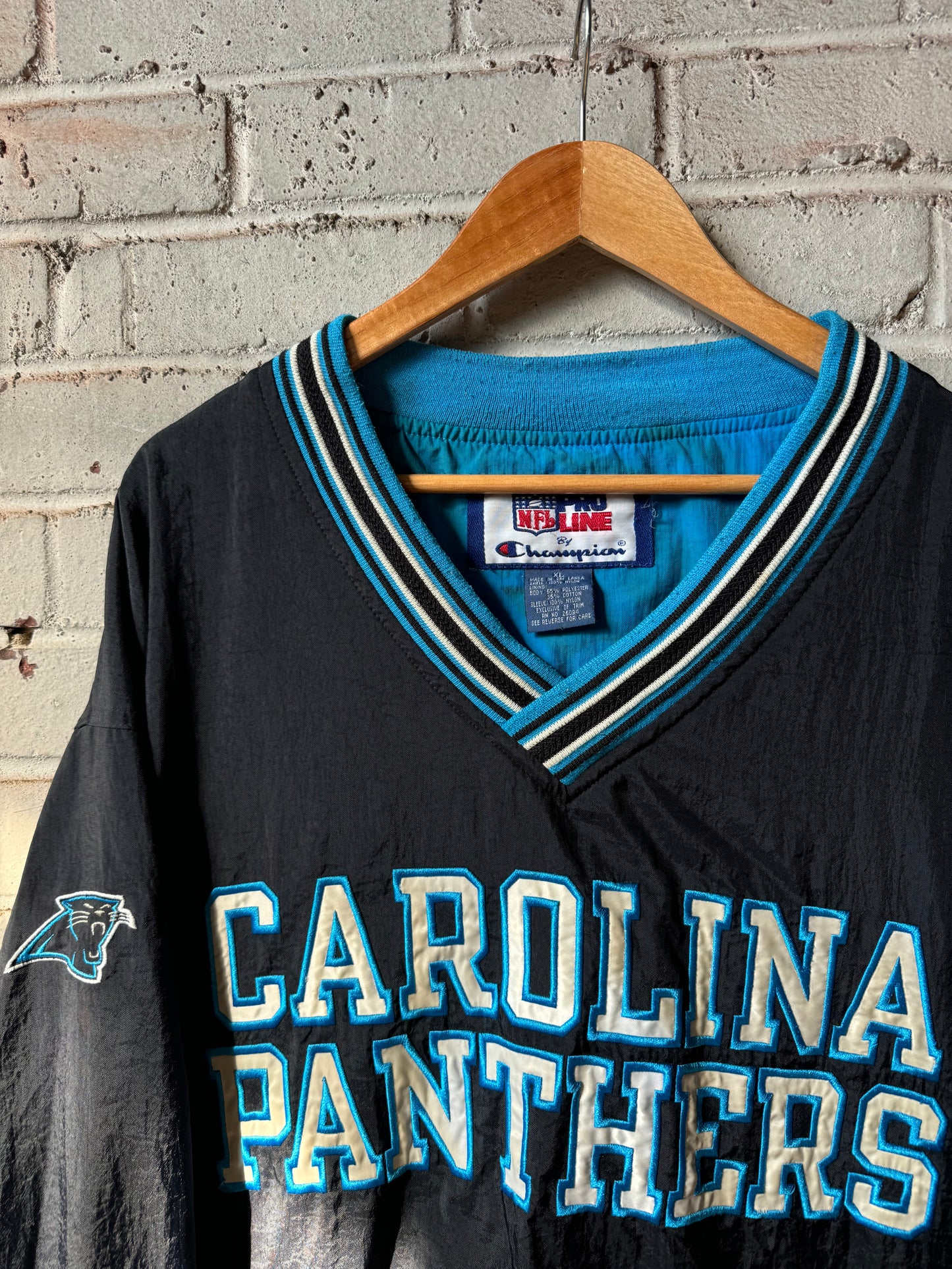 90’s Carolina Panthers Vintage Black Champion Spellout NFL Sideline Pullover (XL)