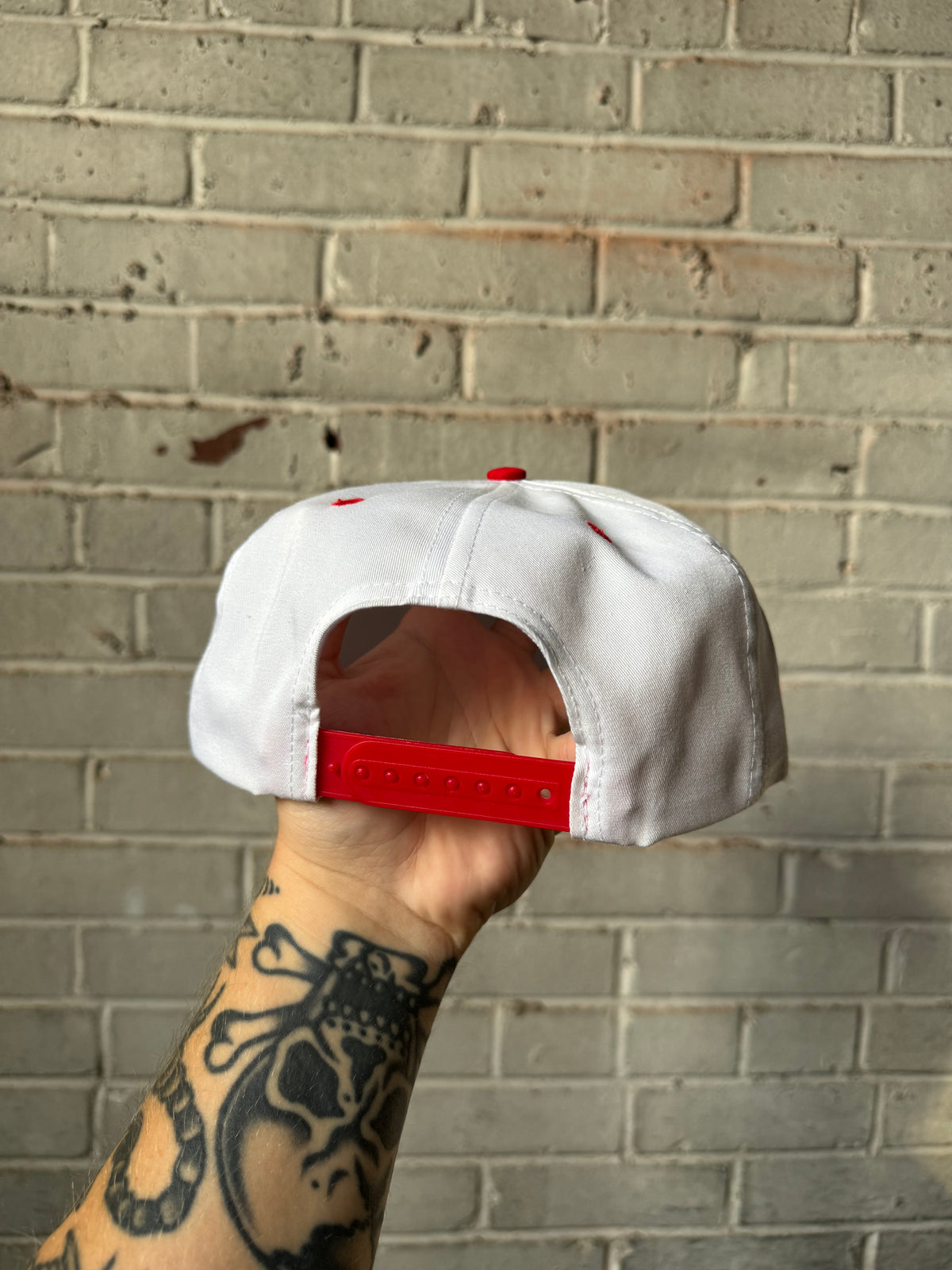 90’s Carolina Hurricanes Vintage White Red Plain Logo NHL Snapback Hat (OSFA)