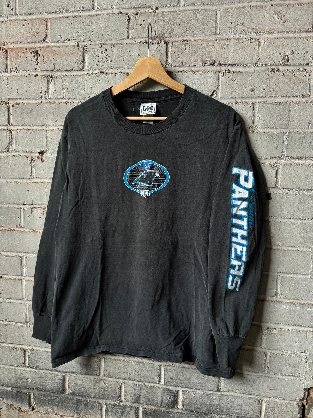 00’s Carolina Panthers Vintage Faded Black Spellout NFL Longsleeve Tee (Medium)