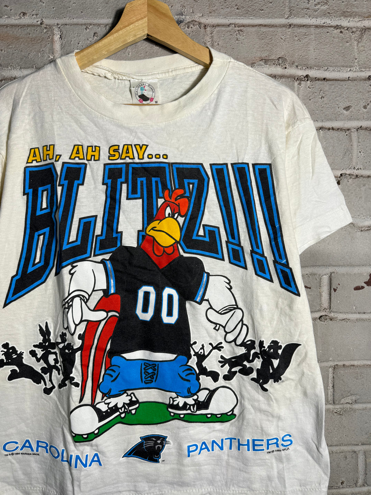 1994 Carolina Panthers Vintage Looney Tunes Foghorn Leghorn “Blitz!!!” NFL Tee (Small)