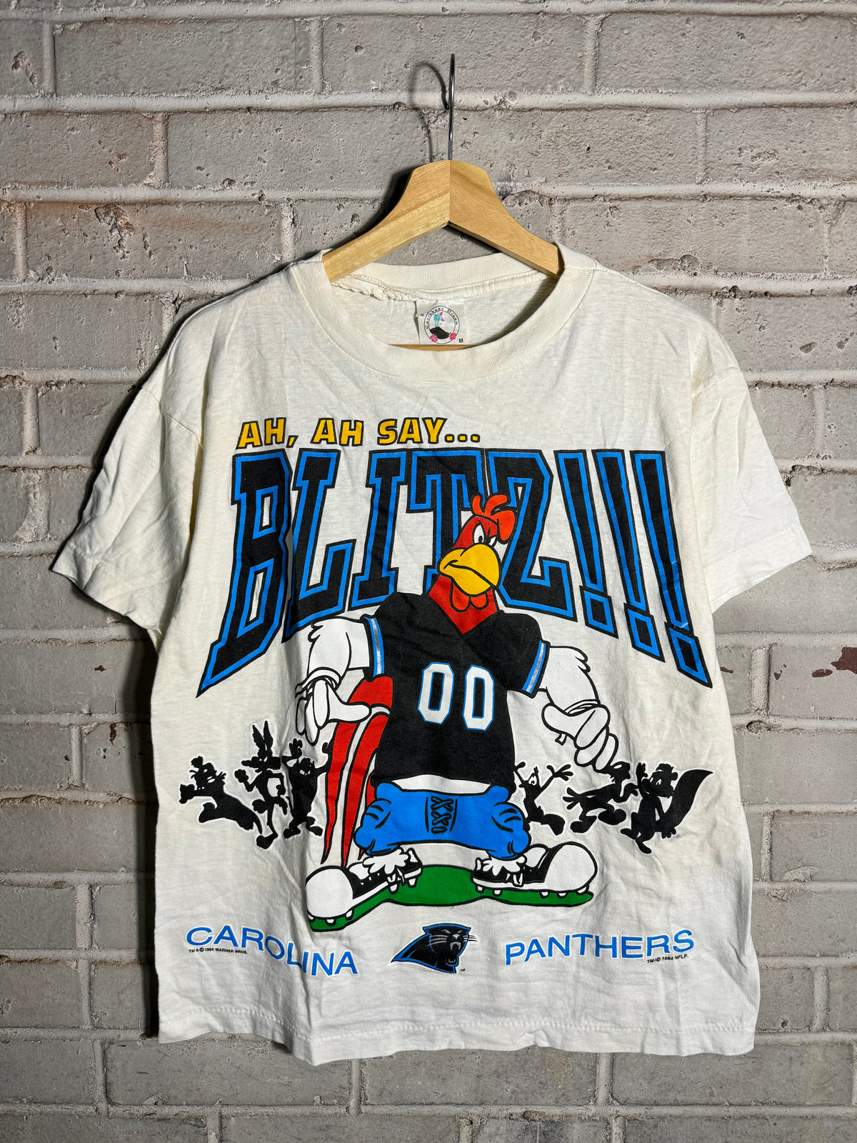 1994 Carolina Panthers Vintage Looney Tunes Foghorn Leghorn “Blitz!!!” NFL Tee (Small)