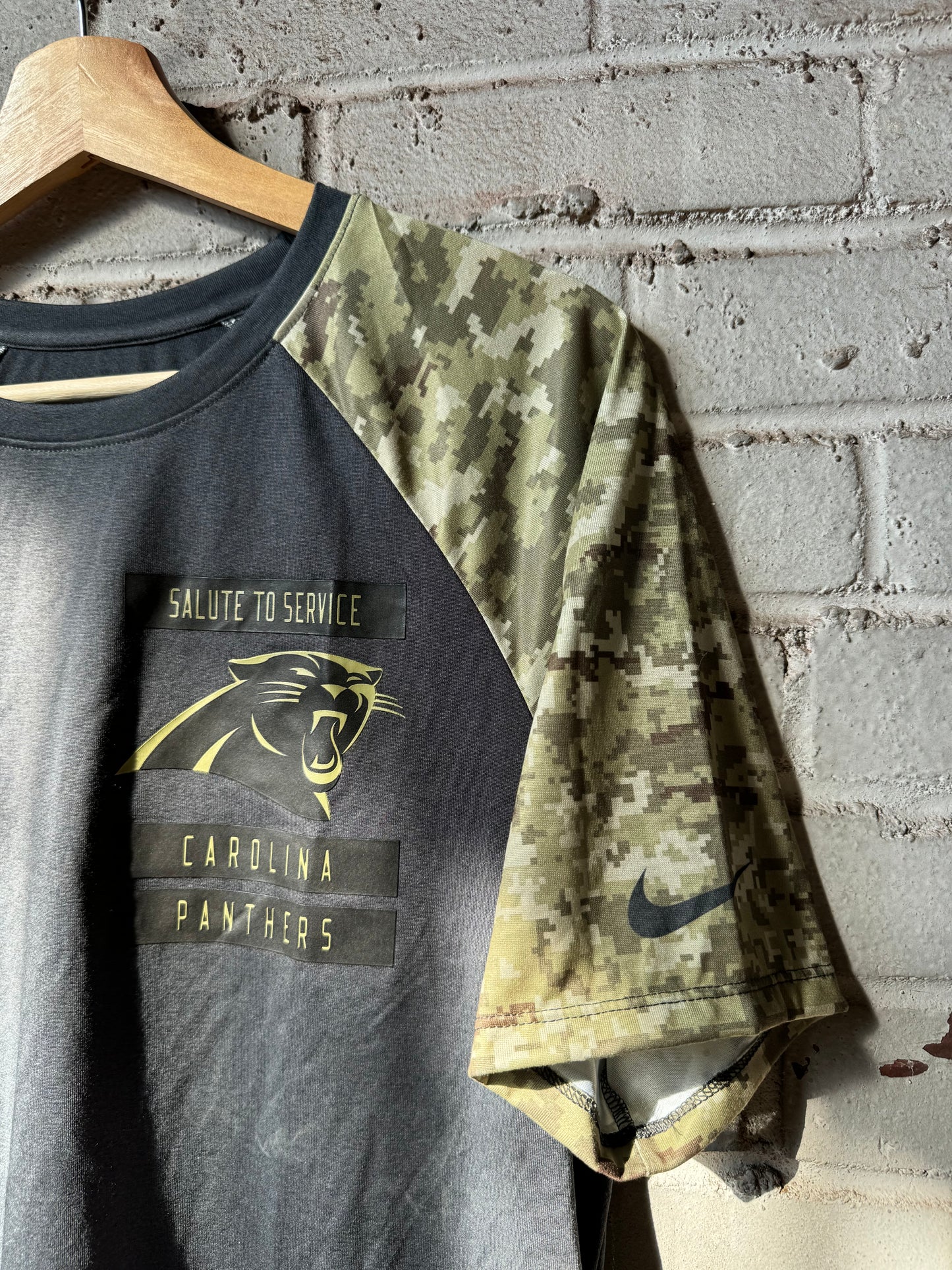2016 Carolina Panthers Nike Salute To Service Camo NFL Tee (Medium)