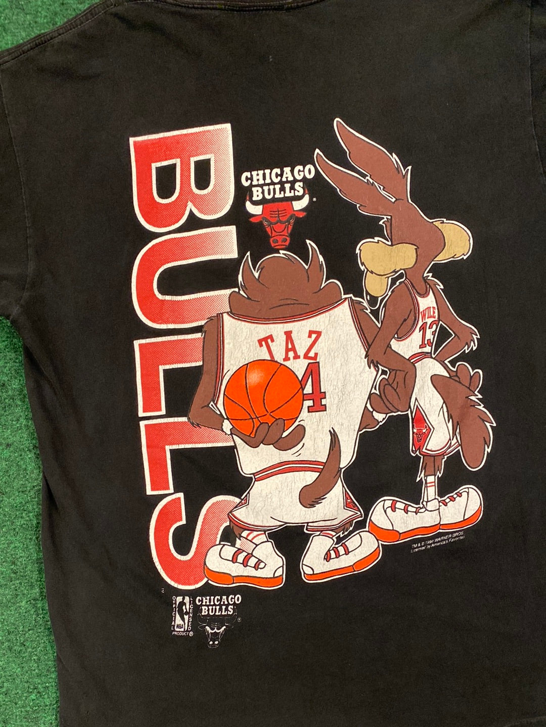 90s Chicago Bulls Taz & Wylie Looney Tunes Vintage Black NBA Shirt (XL)