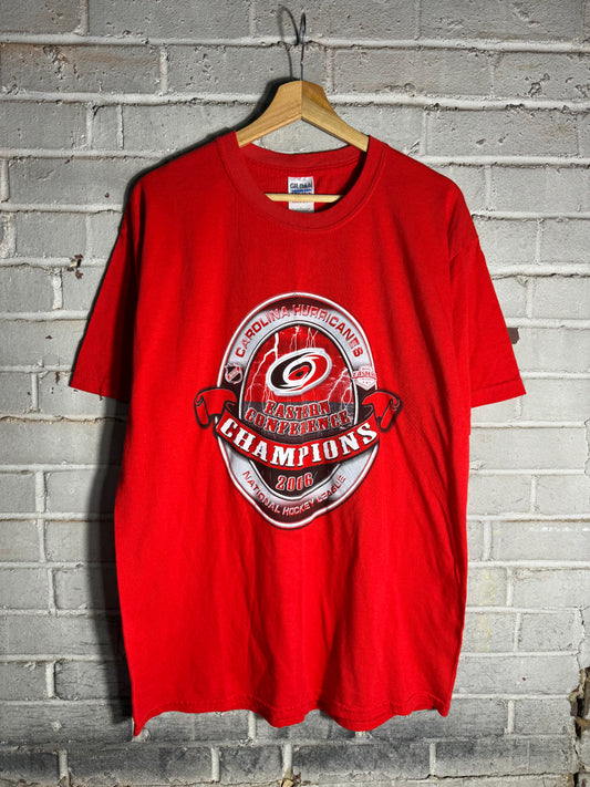 2006 Carolina Hurricanes Eastern Conference Champions Vintage Red Lightning Print NHL Hockey Tee (Large)