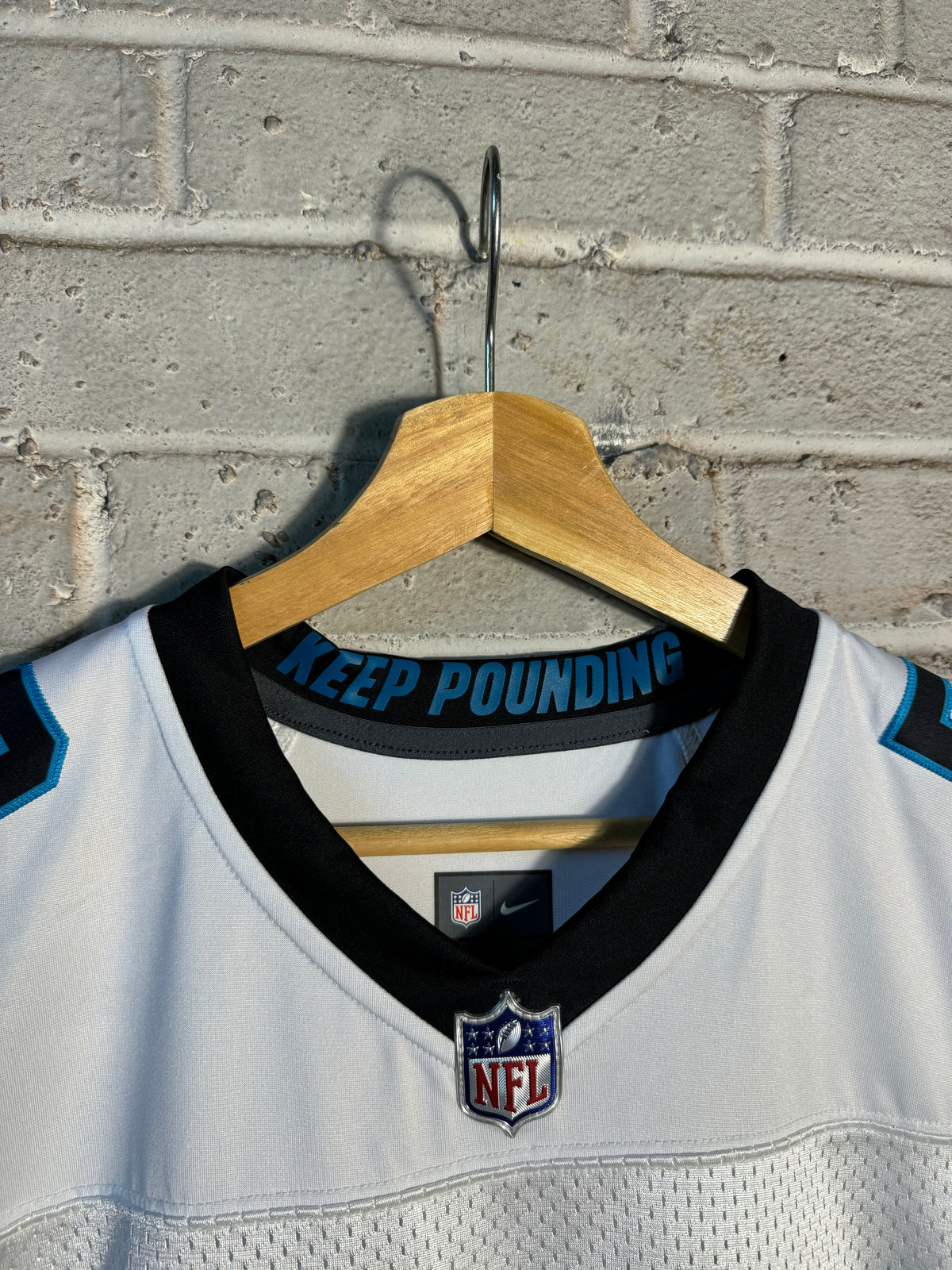 2016 Carolina Panthers Luke Kuechly White Nike Vapor Limited Stitched NFL Jersey (Medium)