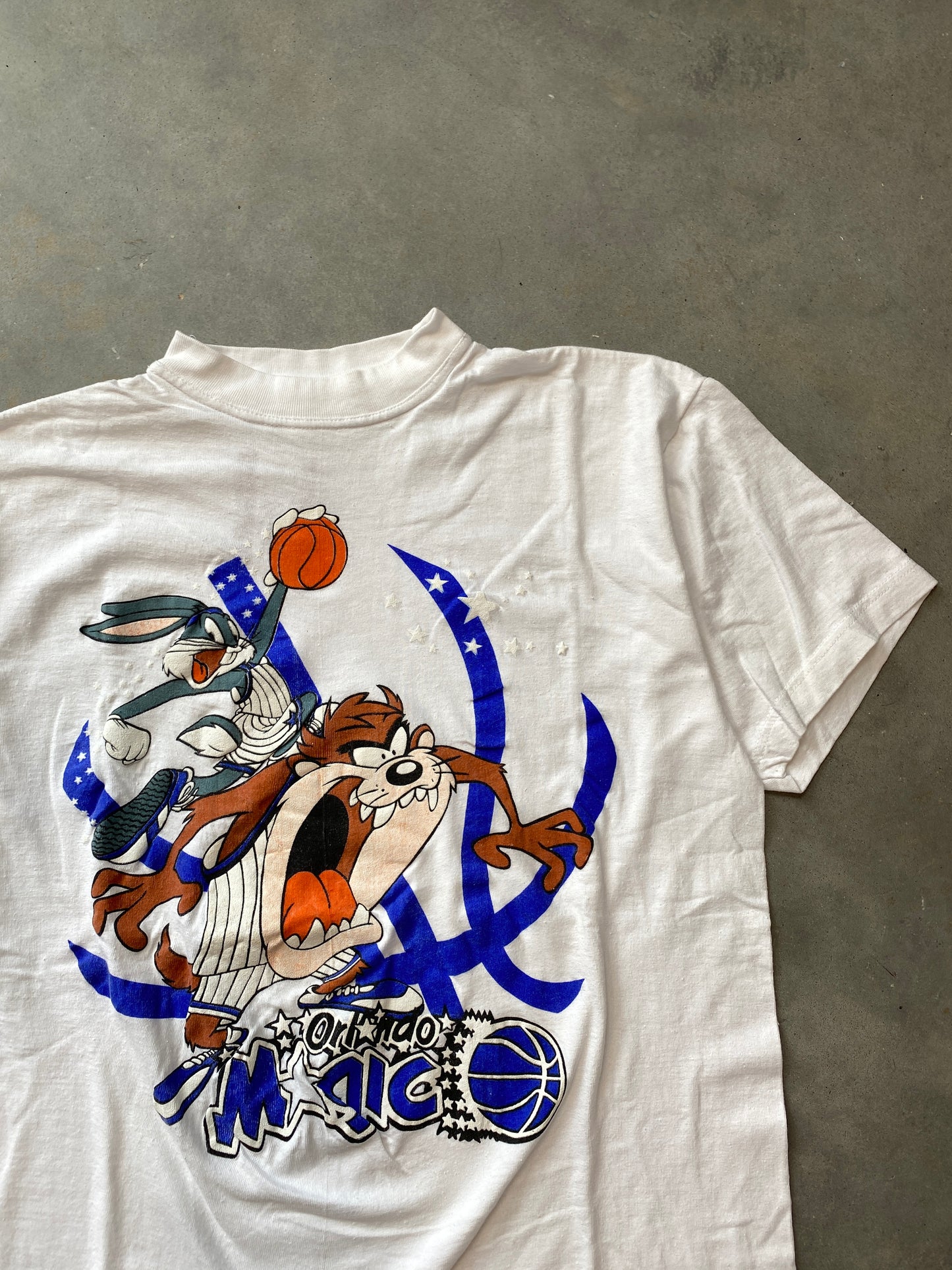 90’s Orlando Magic x Looney Tunes Vintage NBA Tee (Large)