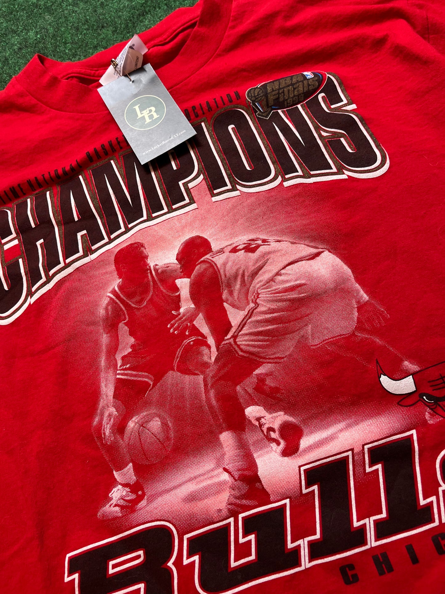 1998 Chicago Bulls NBA Finals Champions Spellout Shirt (Large)