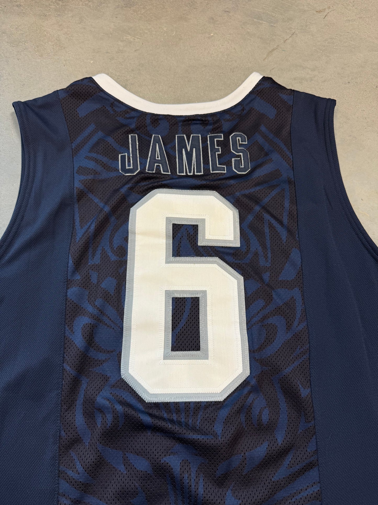 2010 USA Basketball FIBA LeBron James Nike Authentic Jersey (XL)