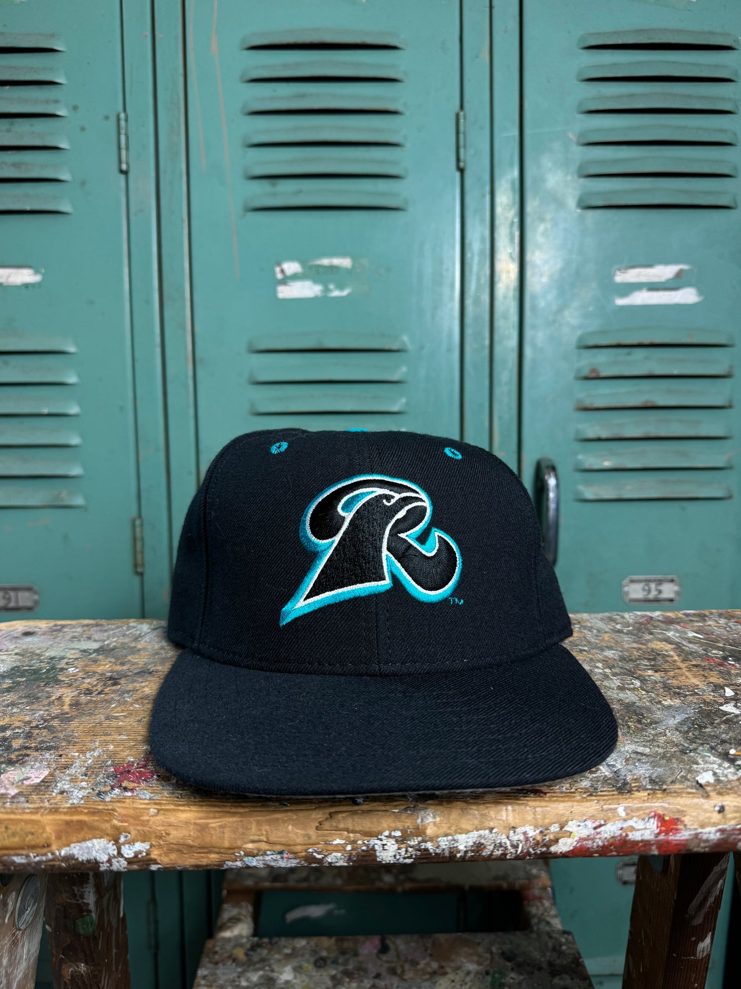 90’s New Haven Ravens Vintage New Era MiLB Fitted Hat (7 1/8)