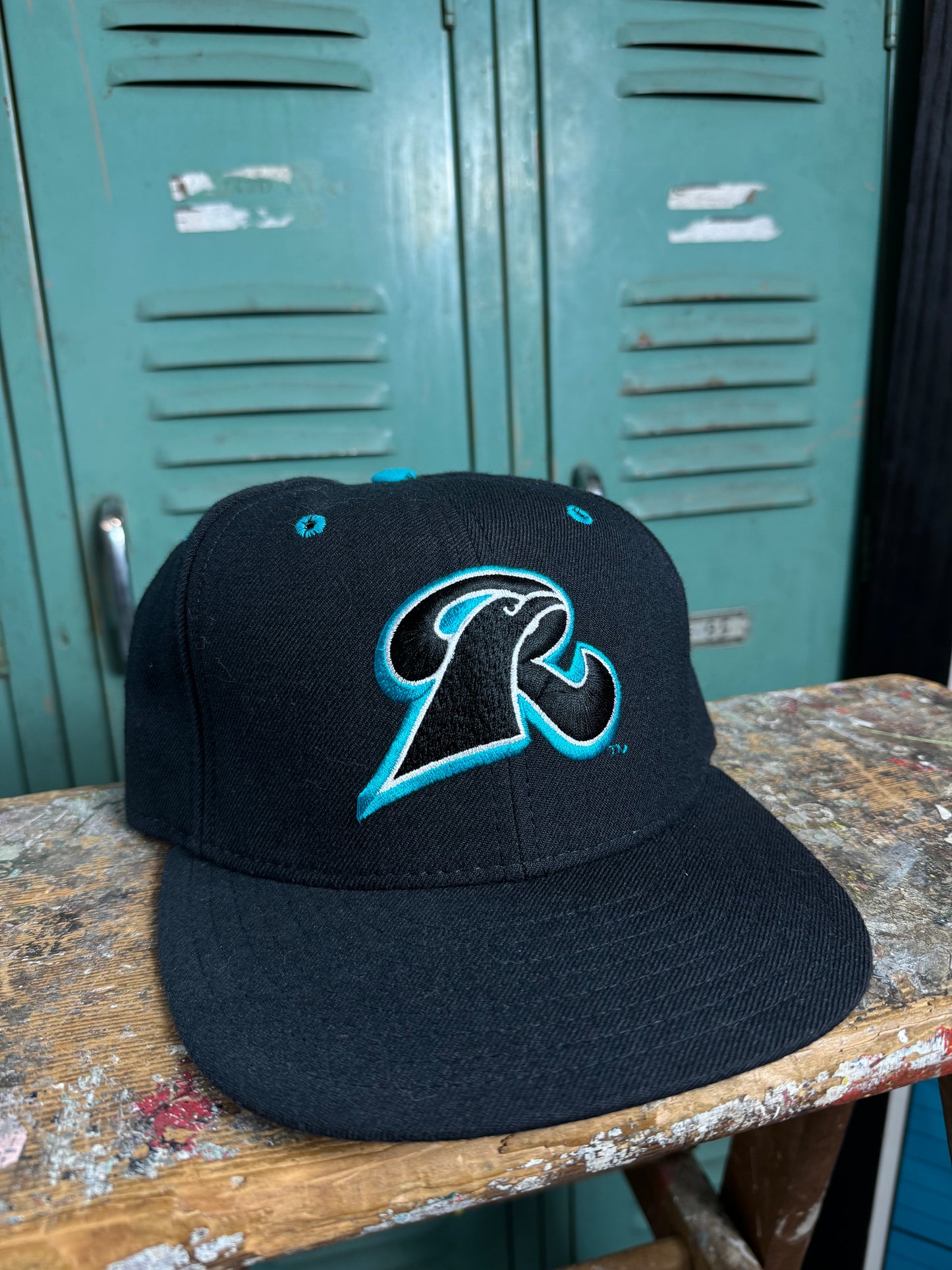 90’s New Haven Ravens Vintage New Era MiLB Fitted Hat (7 1/8)