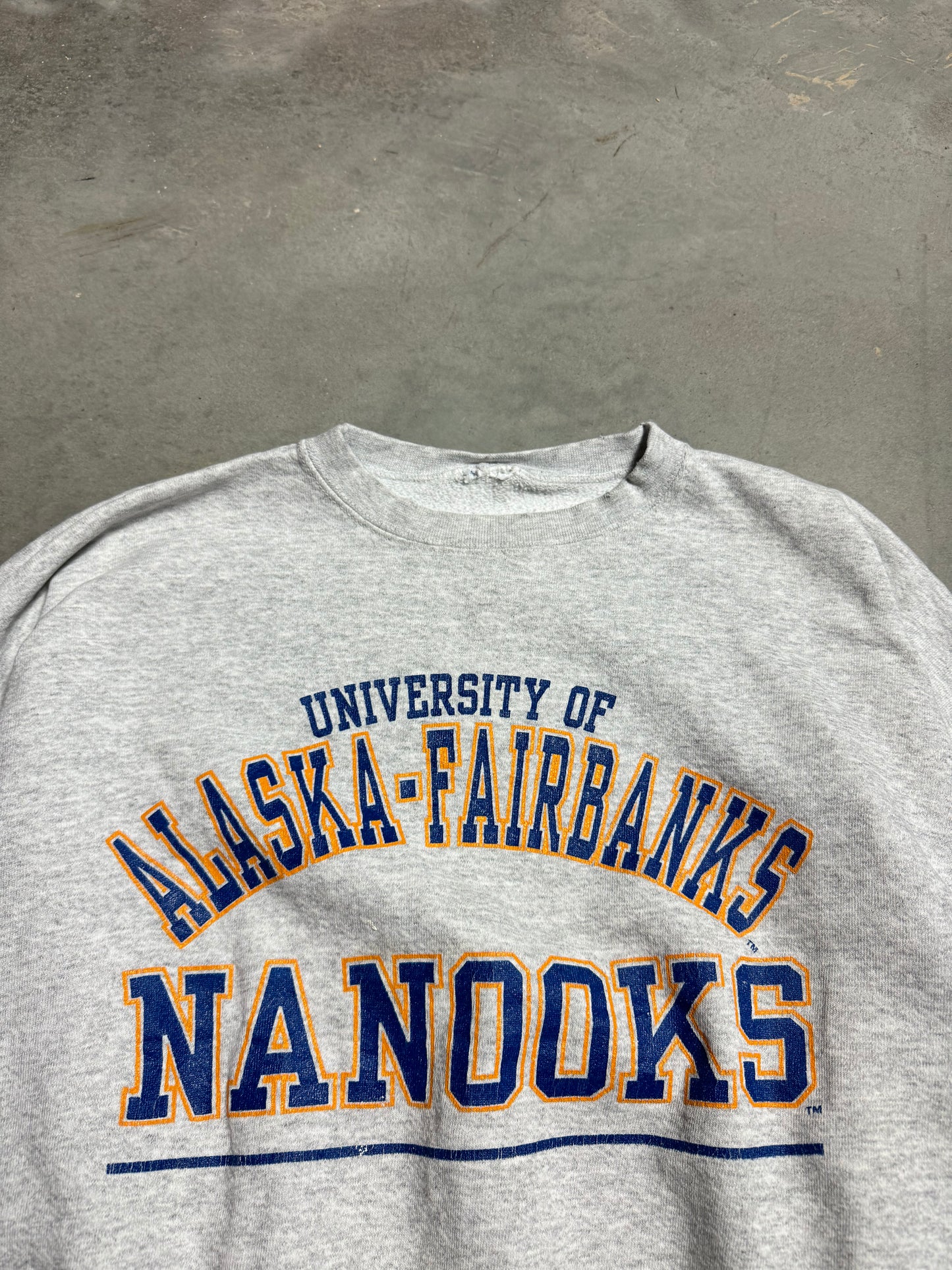 90’s University of Alaska-Fairbanks Nanooks Vintage Heather Grey Logo Athletic College Crewneck (Large)