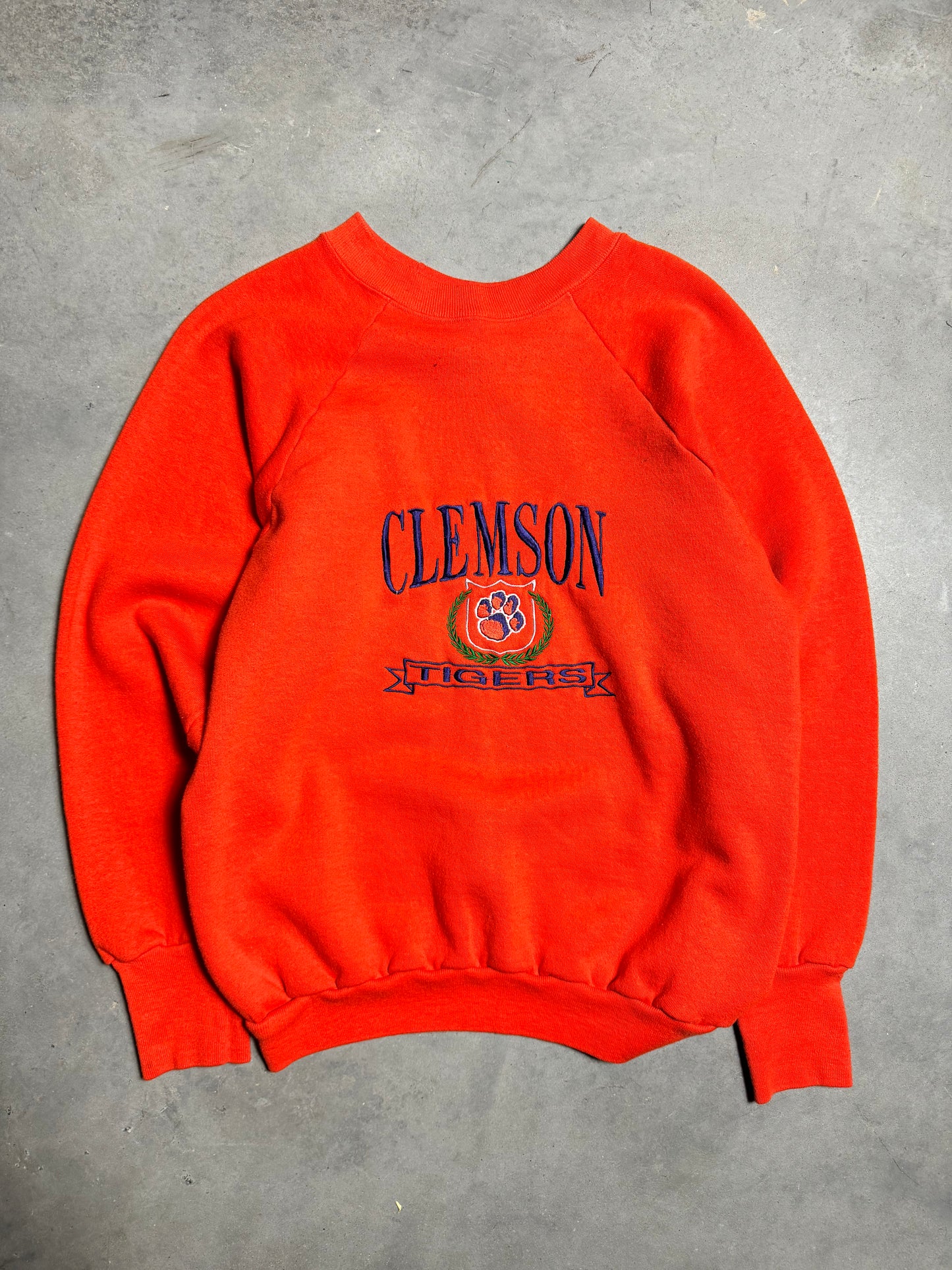 90’s Clemson Tigers Vintage Embroidered Logo 7 College Crewneck (Medium)