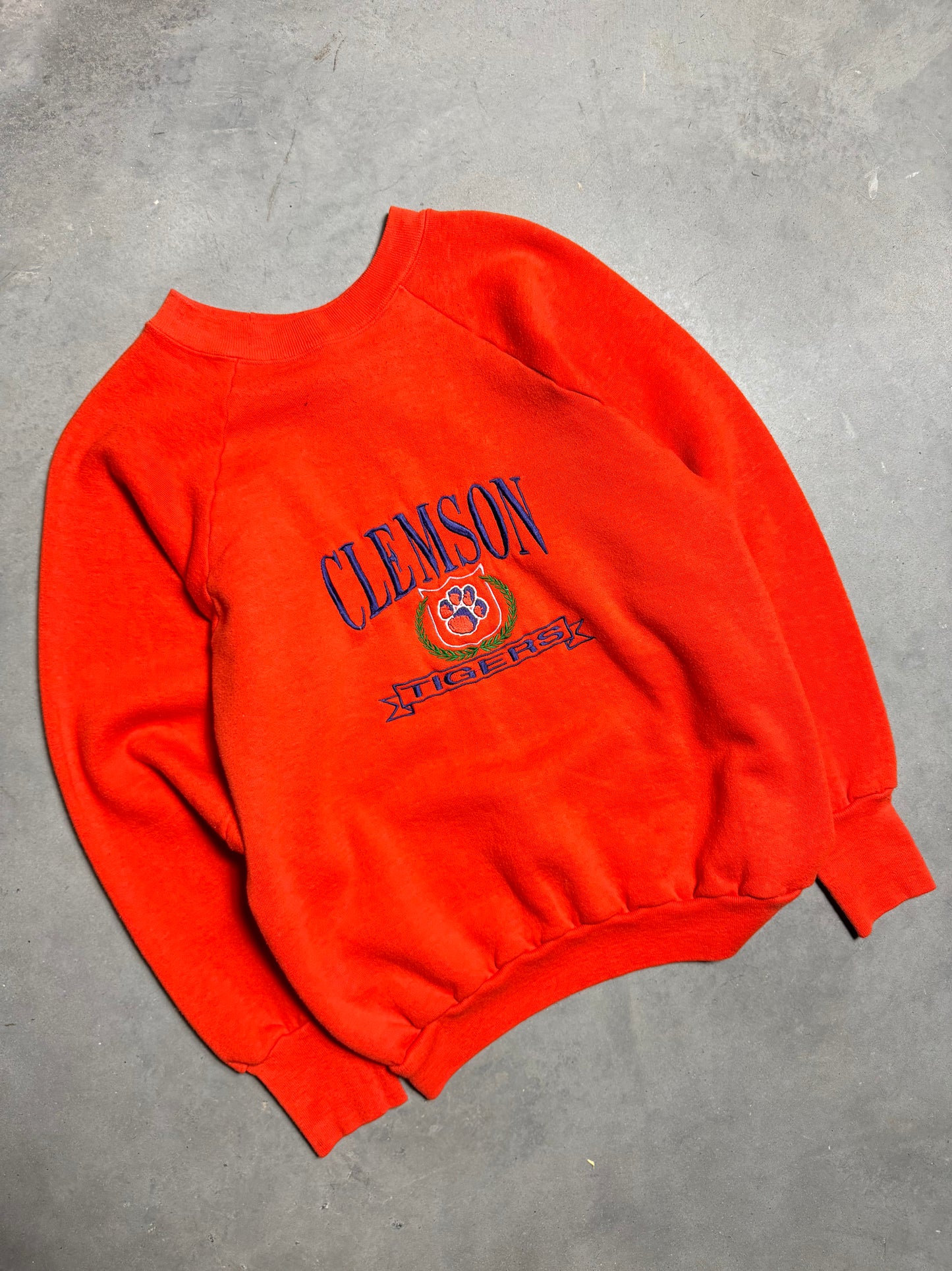 90’s Clemson Tigers Vintage Embroidered Logo 7 College Crewneck (Medium)