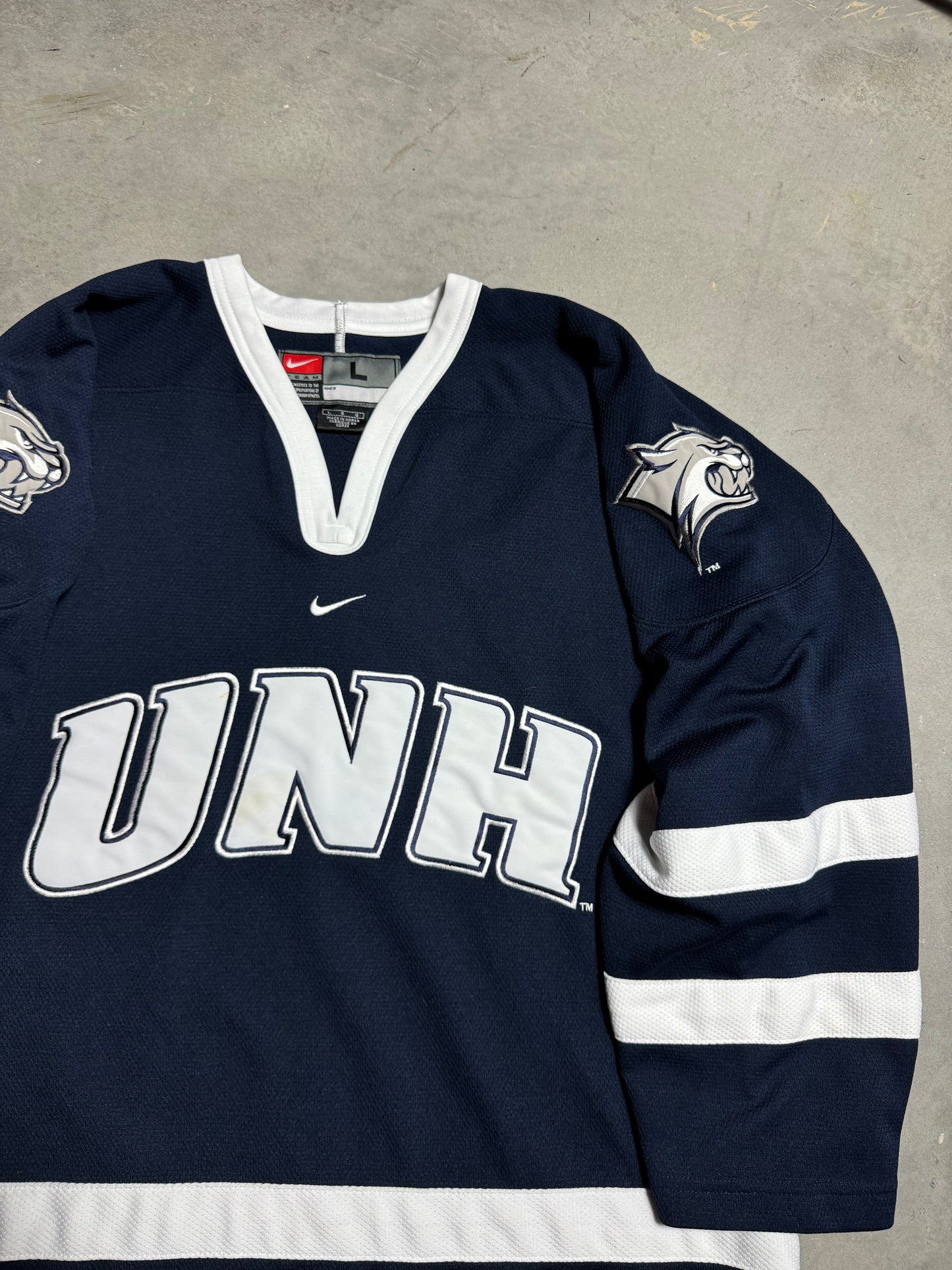 00’s University of New Hampshire UNH Wildcats Vintage Navy Blue Nike Mini Swoosh College Hockey Jersey (Large)