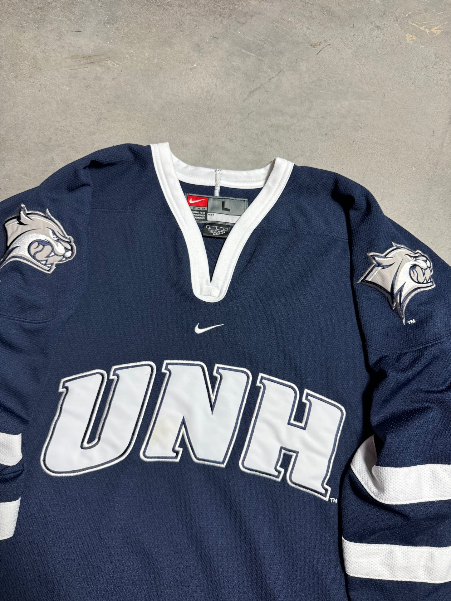 00’s University of New Hampshire UNH Wildcats Vintage Navy Blue Nike Mini Swoosh College Hockey Jersey (Large)