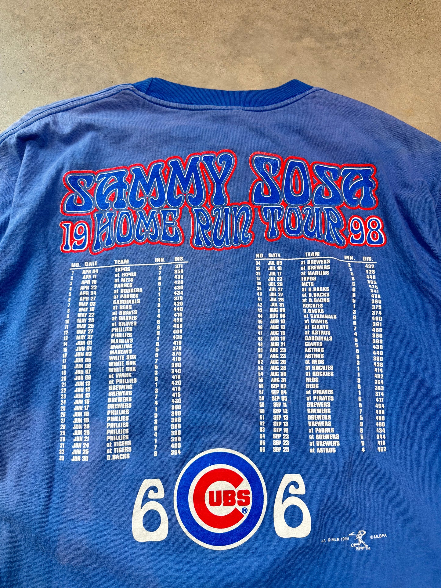 1998 Chicago Cubs Sammy Sosa Sun Faded MLB 66 Home Run Tour Vintage MLB Tee (Large)