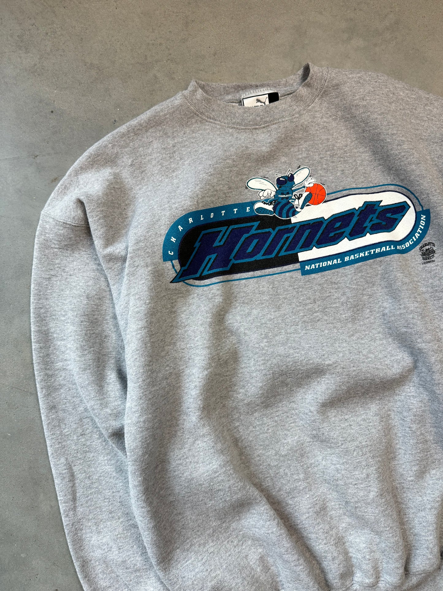 90’s Charlotte Hornets Vintage Oval Logo Puma NBA Crewneck (XL)