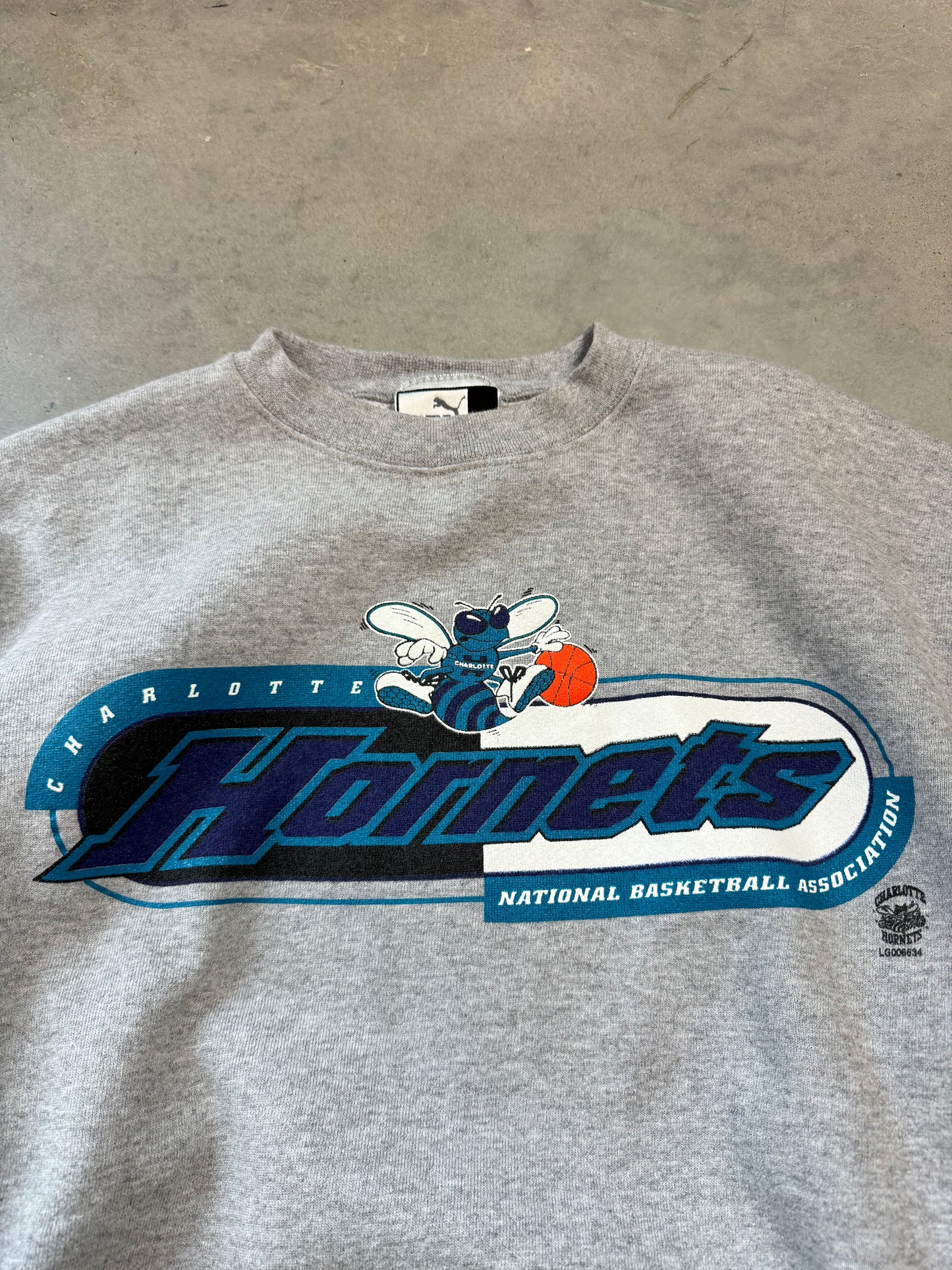 90’s Charlotte Hornets Vintage Oval Logo Puma NBA Crewneck (XL)