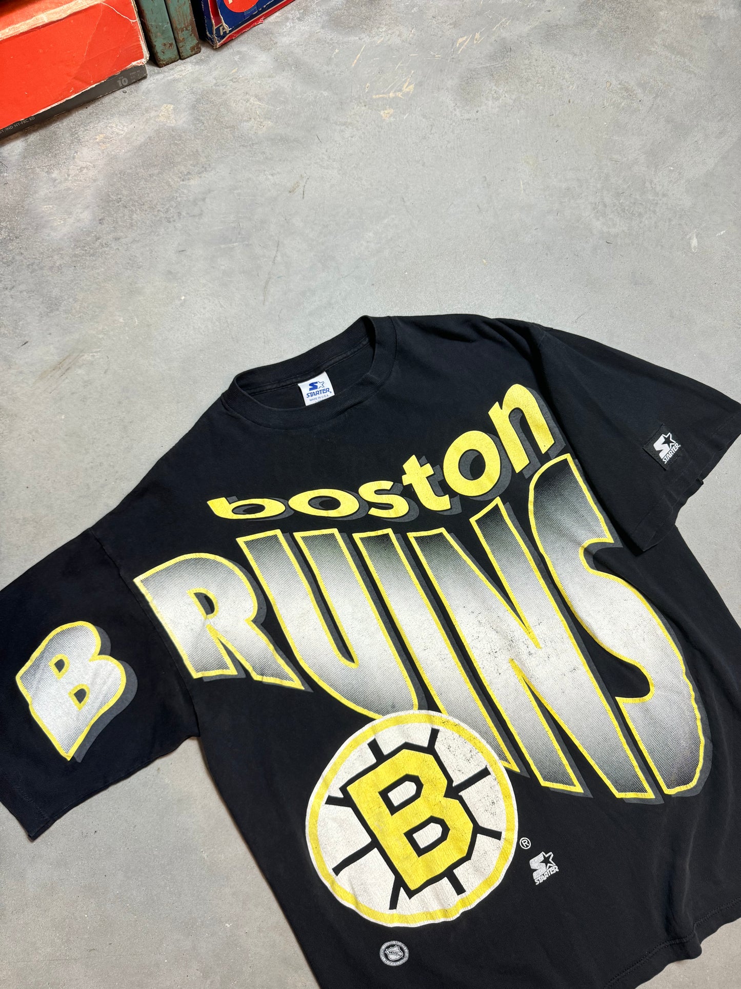 90’s Boston Bruins Vintage Black Starter Wave Spellout NHL Hockey Tee (Large)