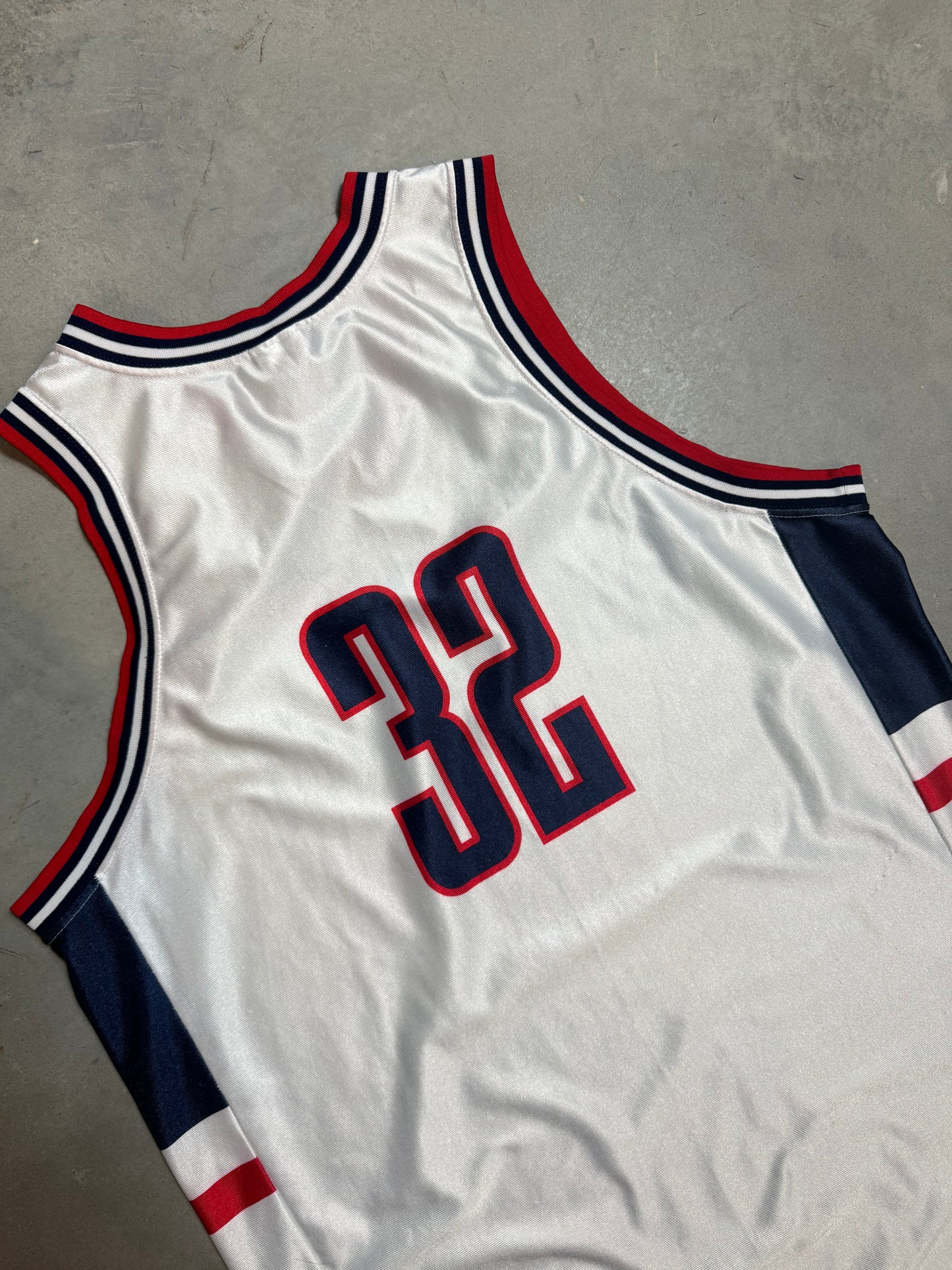 90’s Connecticut Huskies Richard Rip Hamilton Vintage White Nike College Basketball Jersey (XXL)