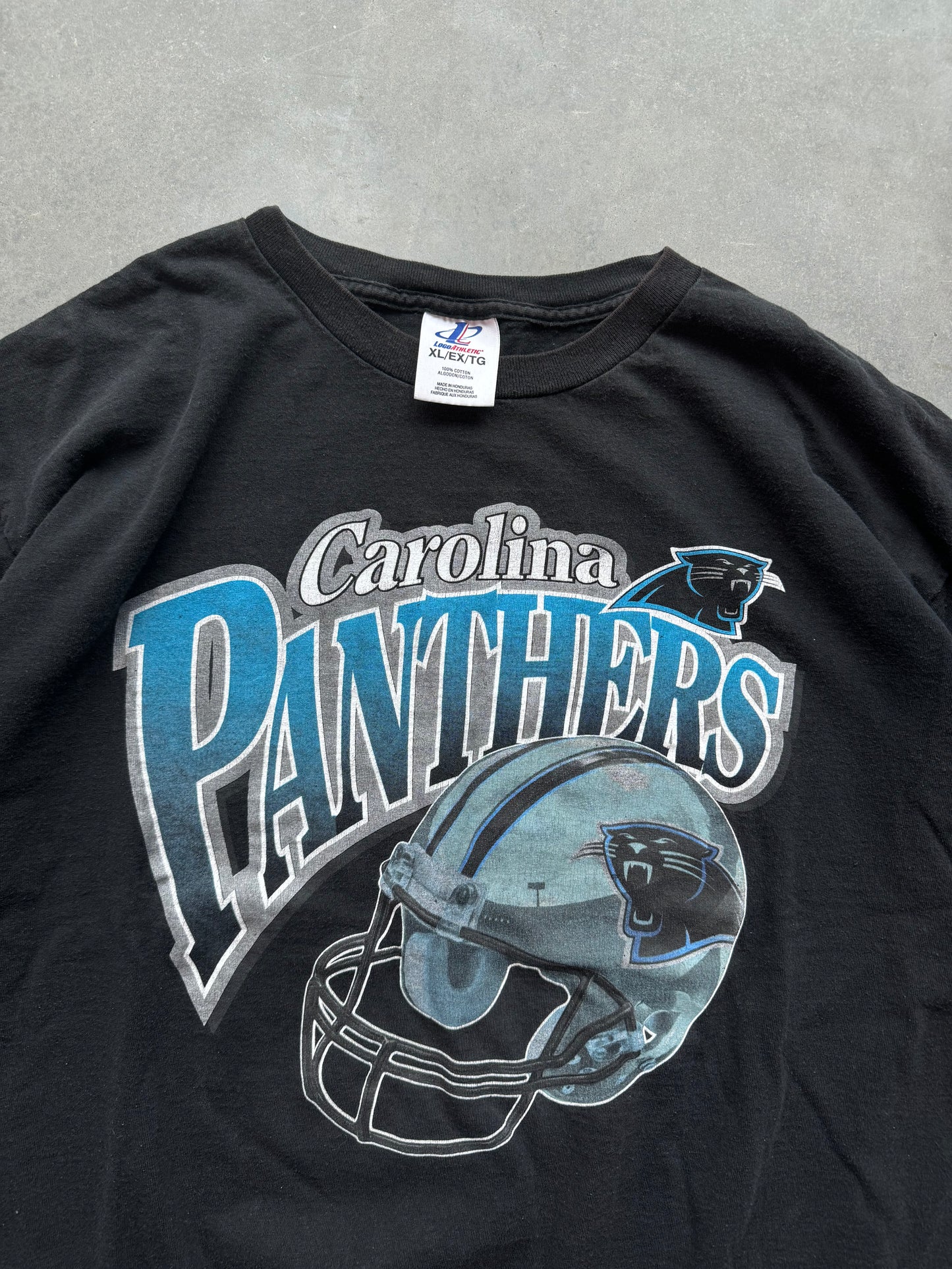 90’s Carolina Panthers Vintage Arch Spellout Black Logo Athletic NFL Helmet Tee (Large)