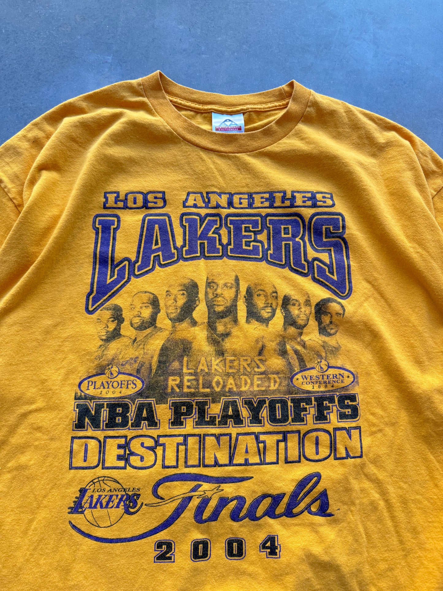 2004 Los Angeles Lakers “Reloaded” Vintage NBA Finals Roster Tee (XXL)