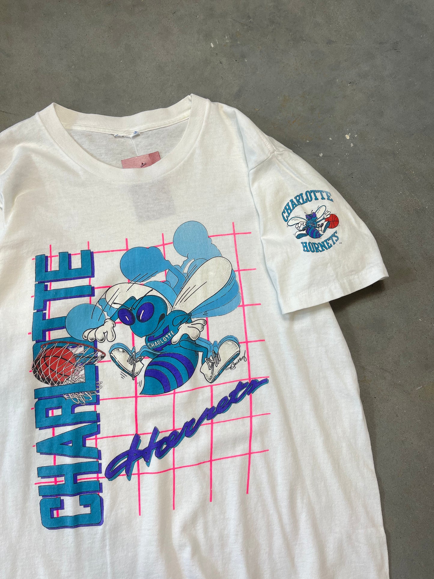 90’s Charlotte Hornets Vintage Hugo Slam Dunk NBA Tee (Large)